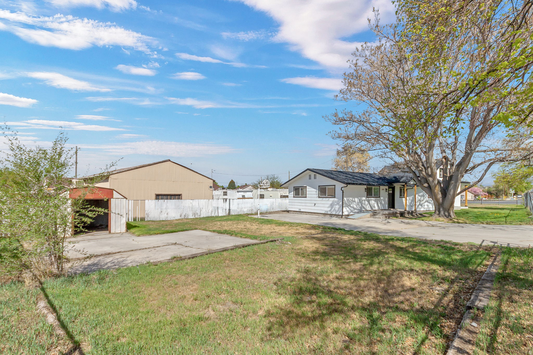 main property photo 28