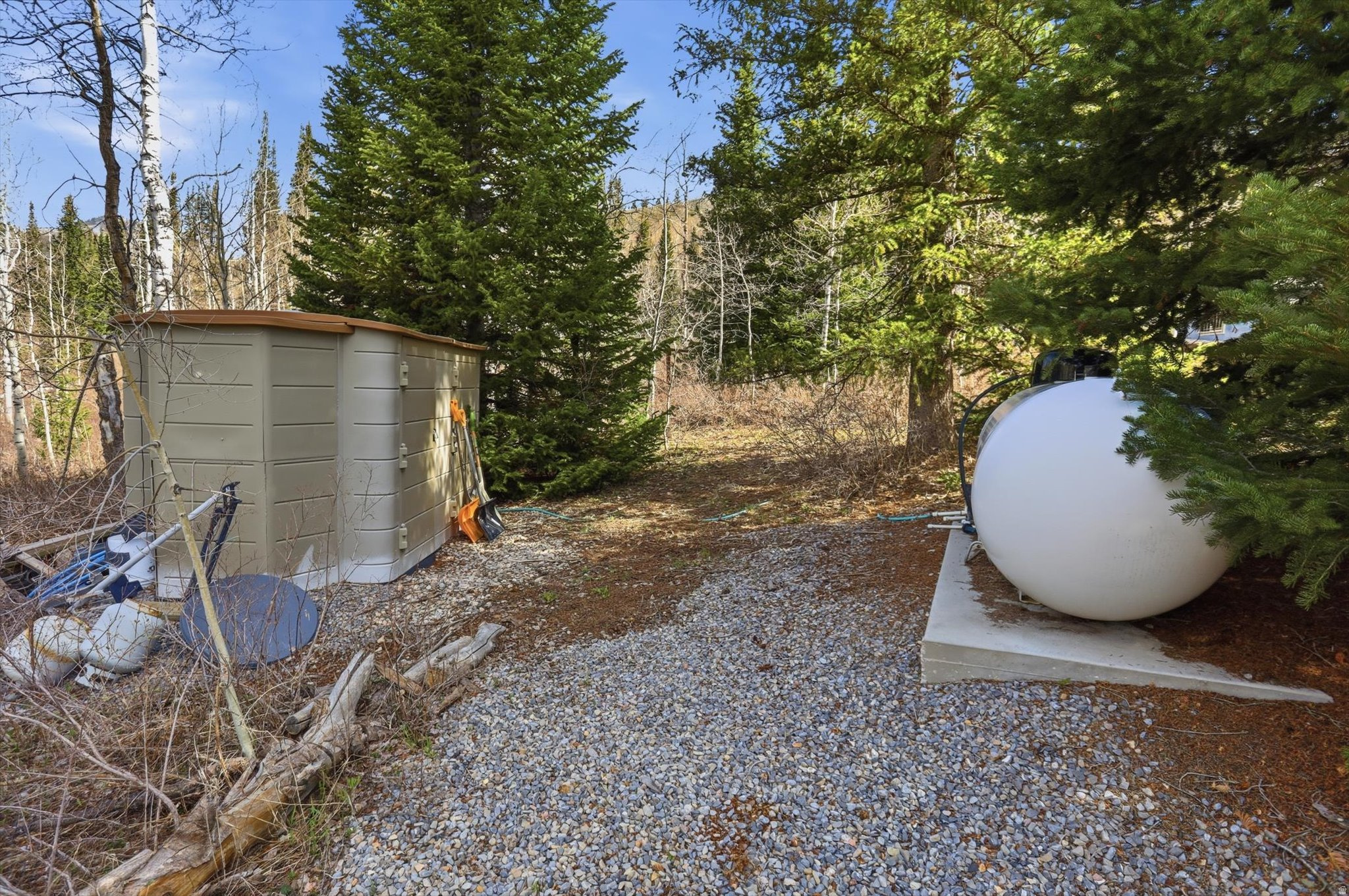 main property photo 32