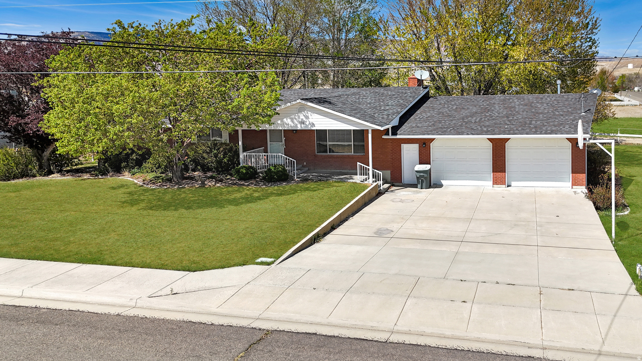main property photo 40