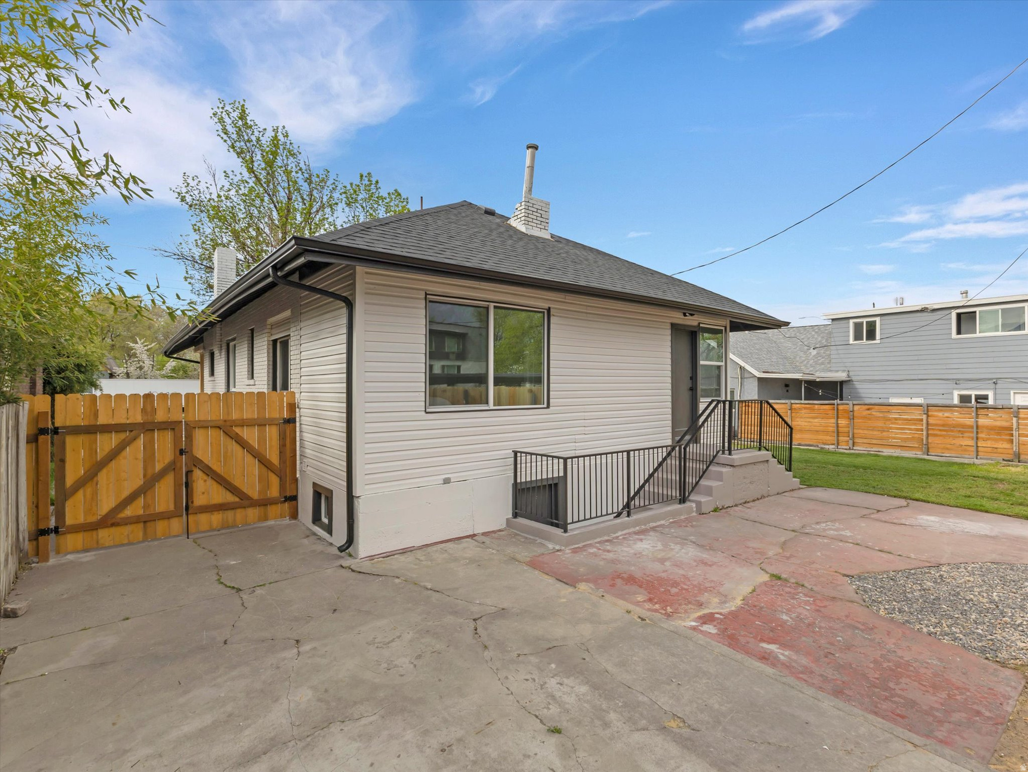 main property photo 23