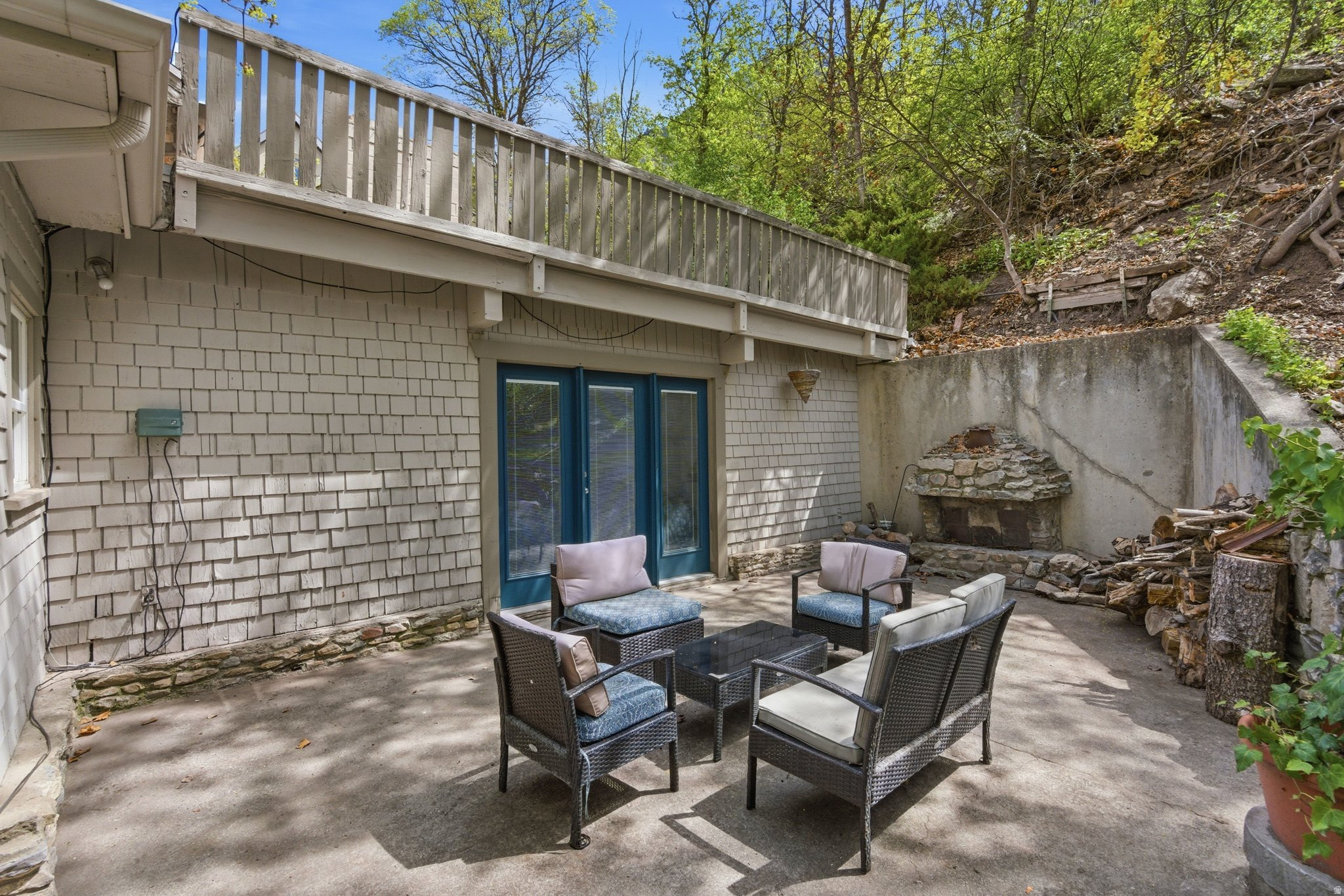 main property photo 41