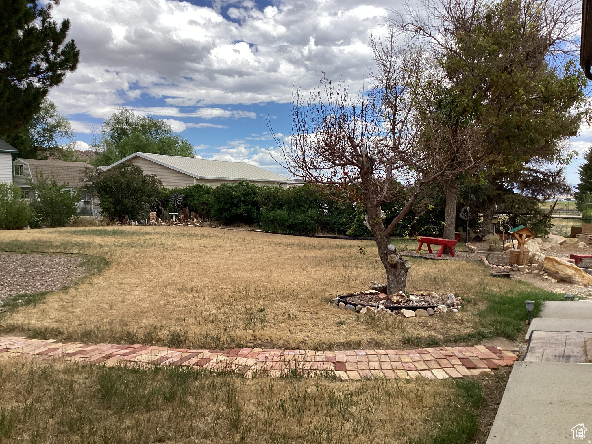 main property photo 40