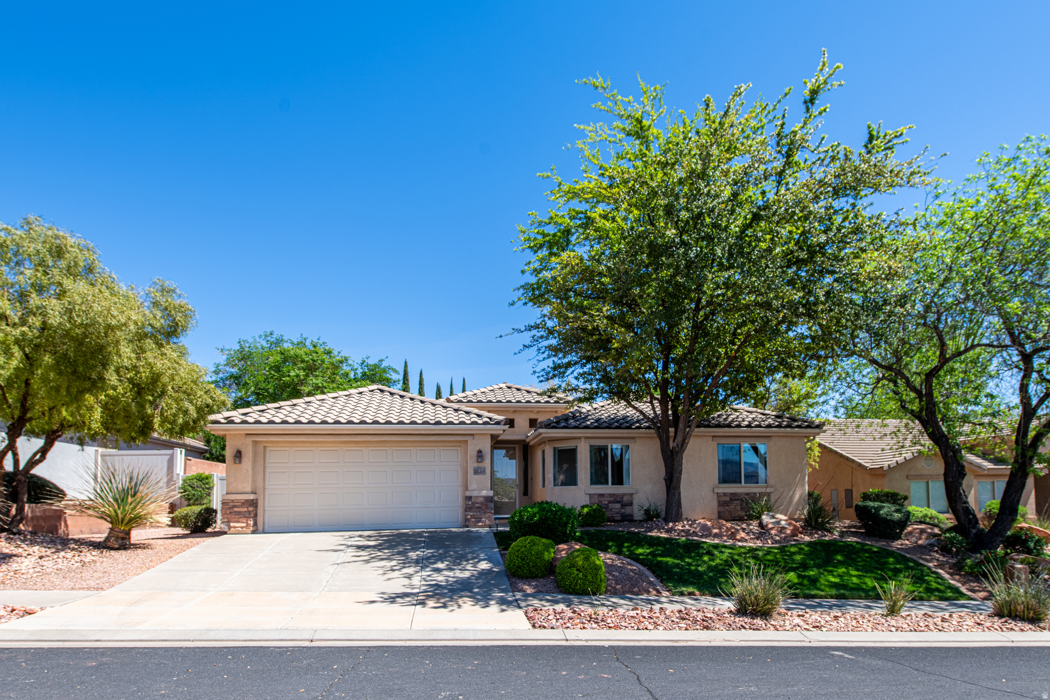 main property photo 0