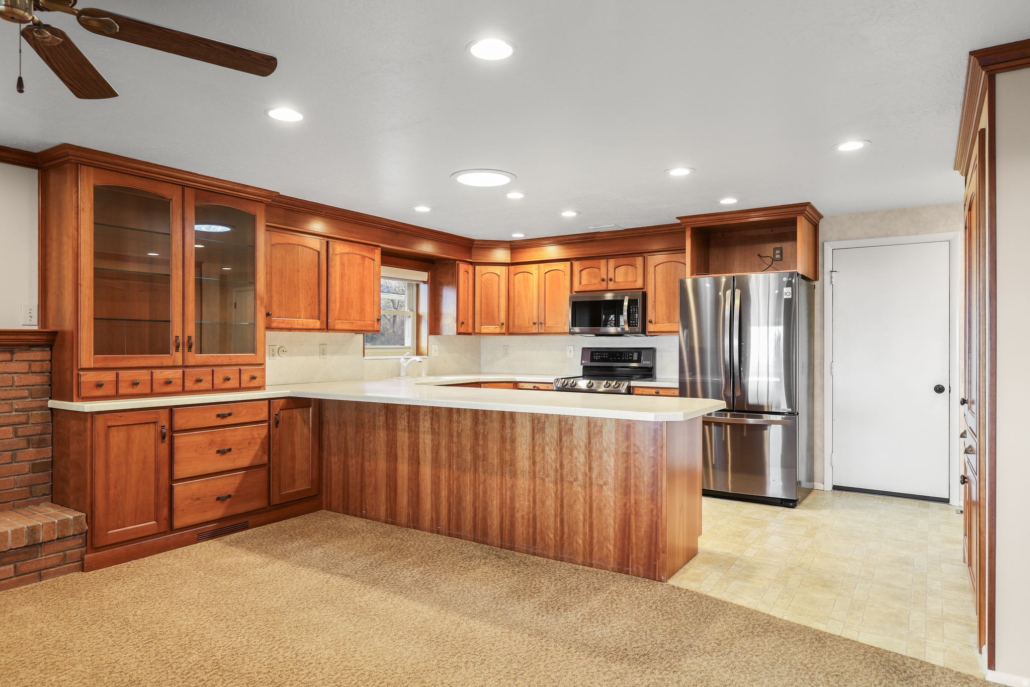 main property photo 8