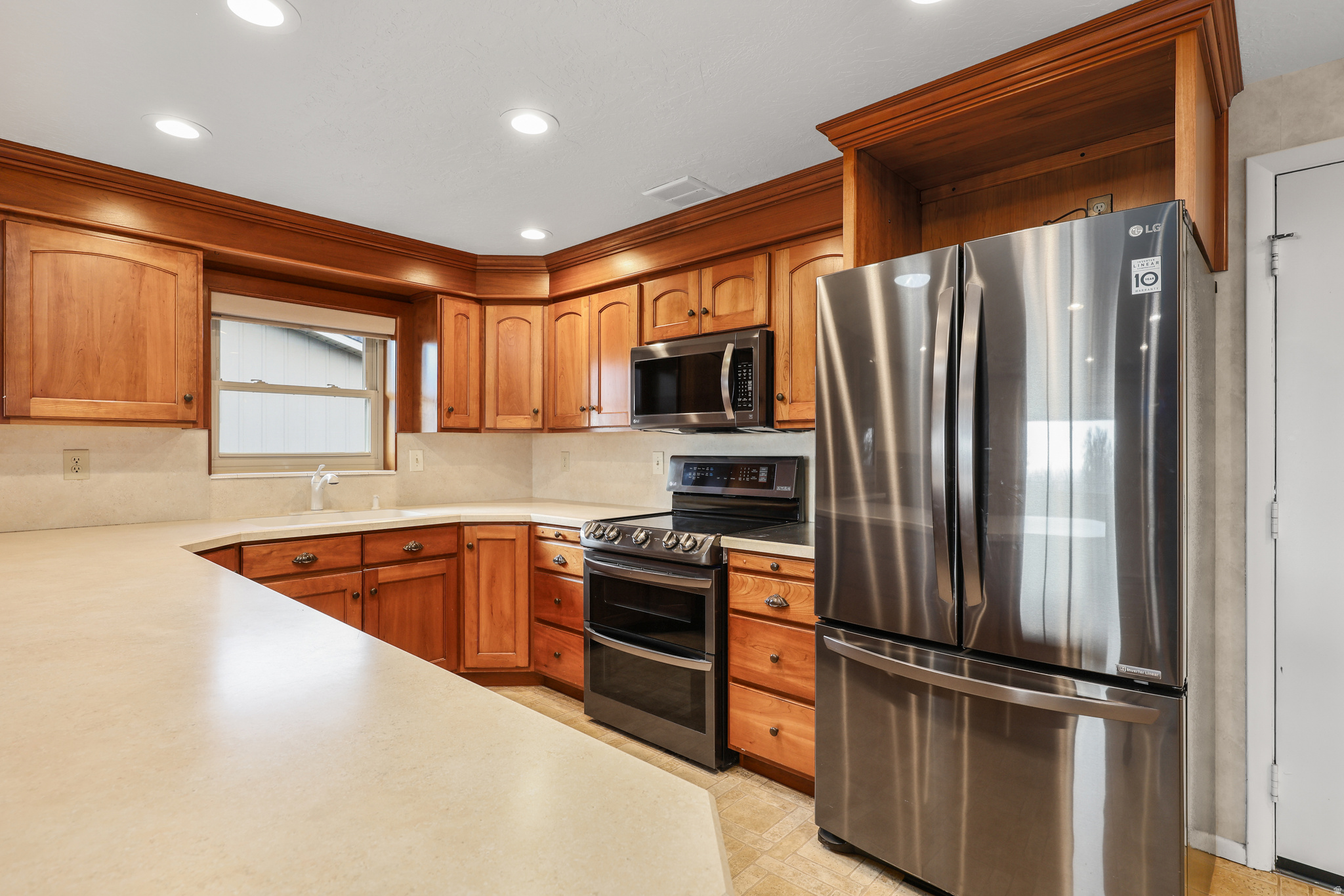 main property photo 9