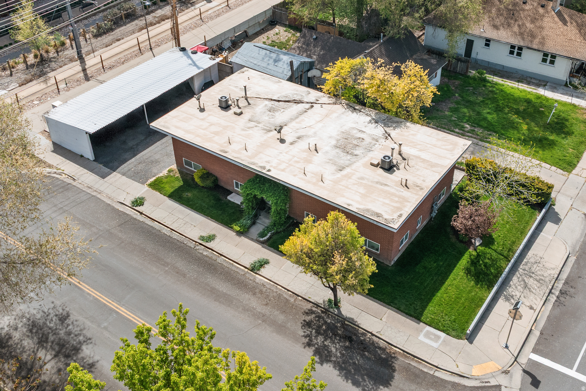 main property photo 28