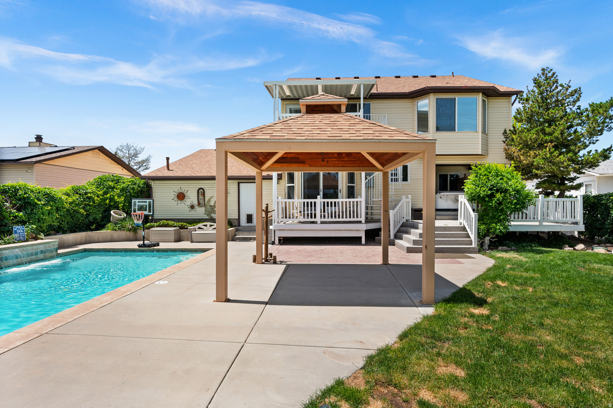 main property photo 40