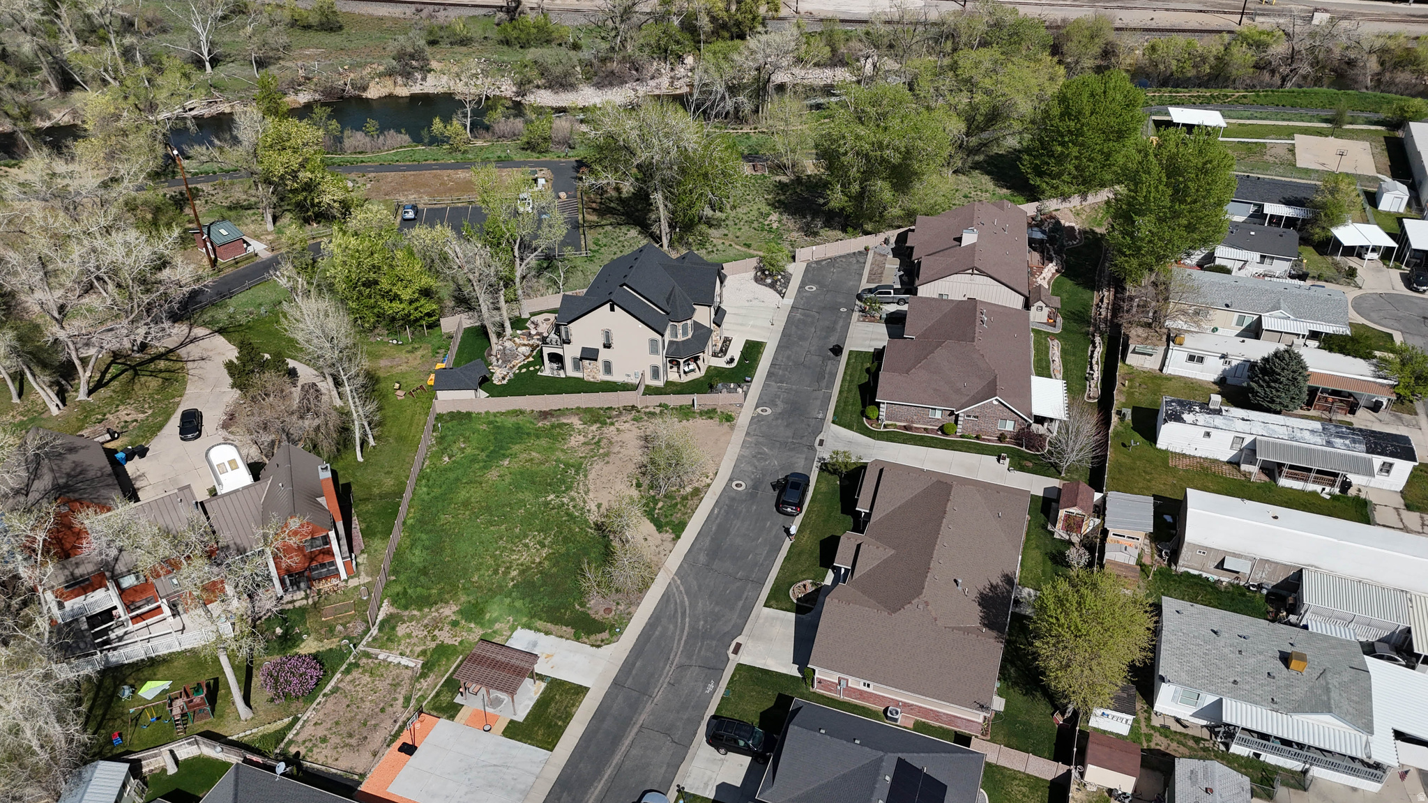 main property photo 4