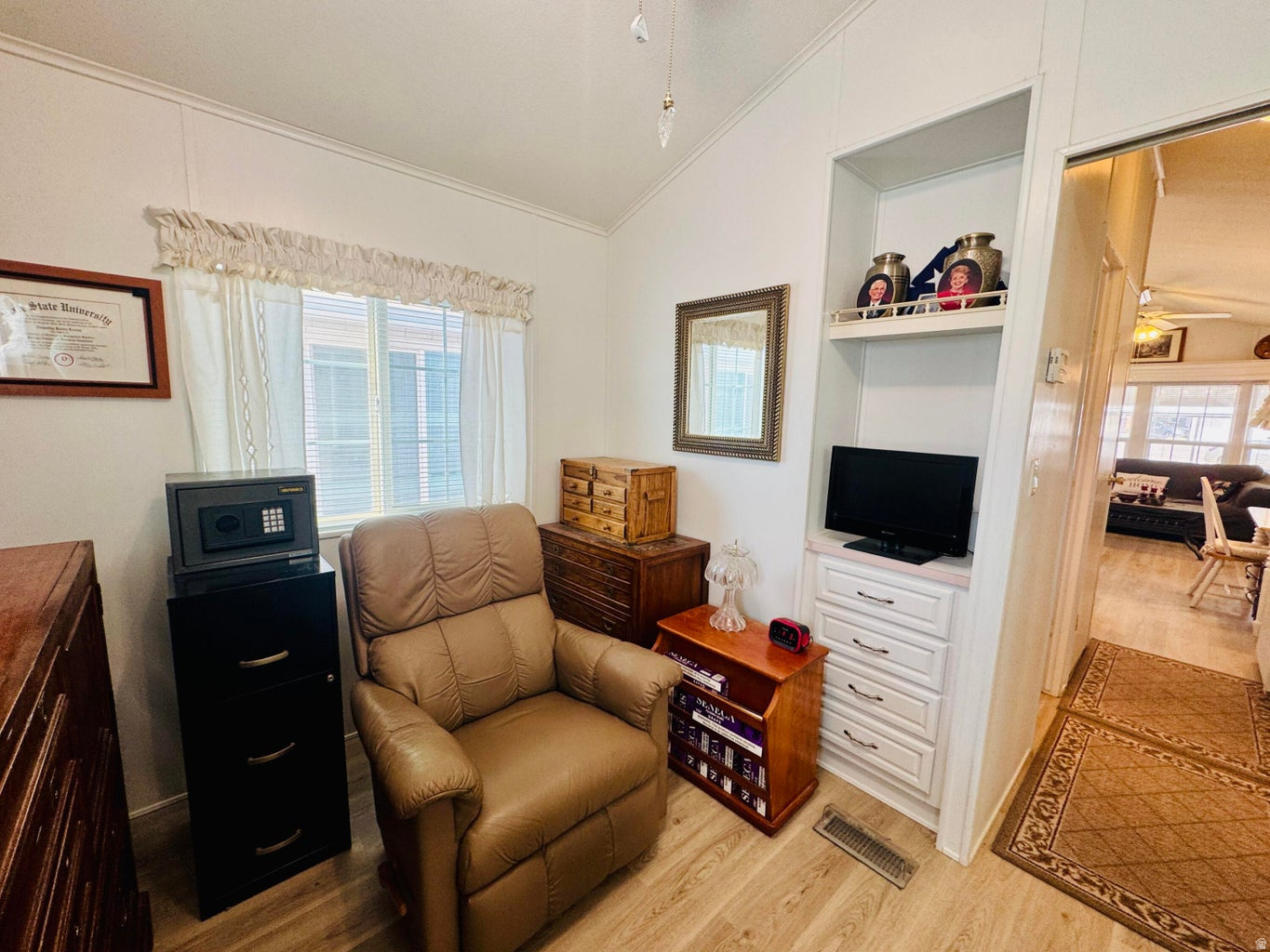 main property photo 13