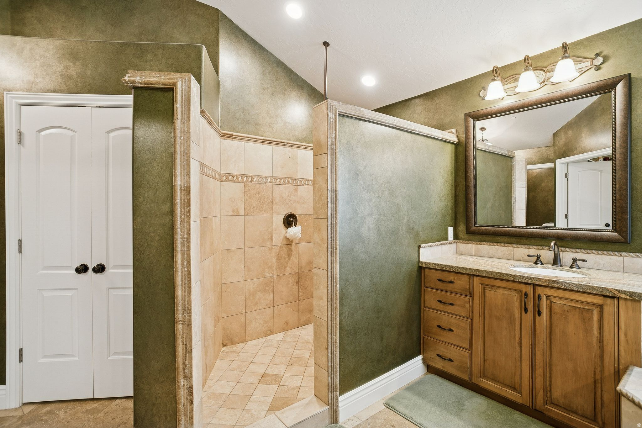 main property photo 78