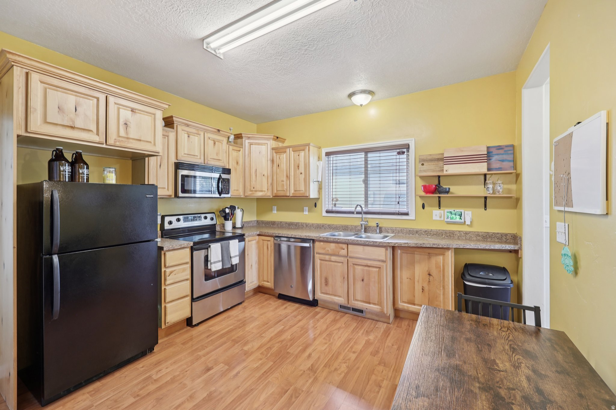 main property photo 6