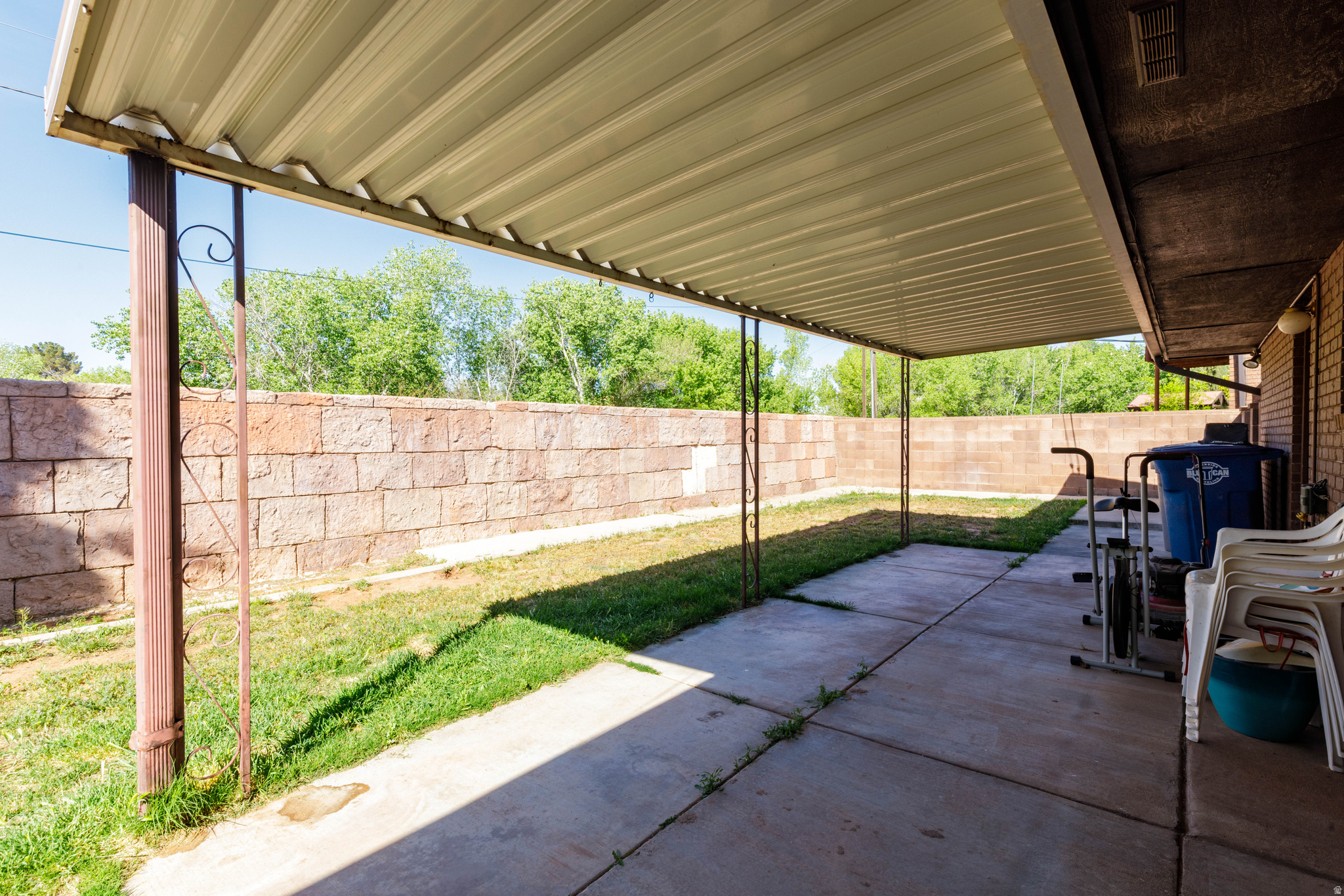 main property photo 16
