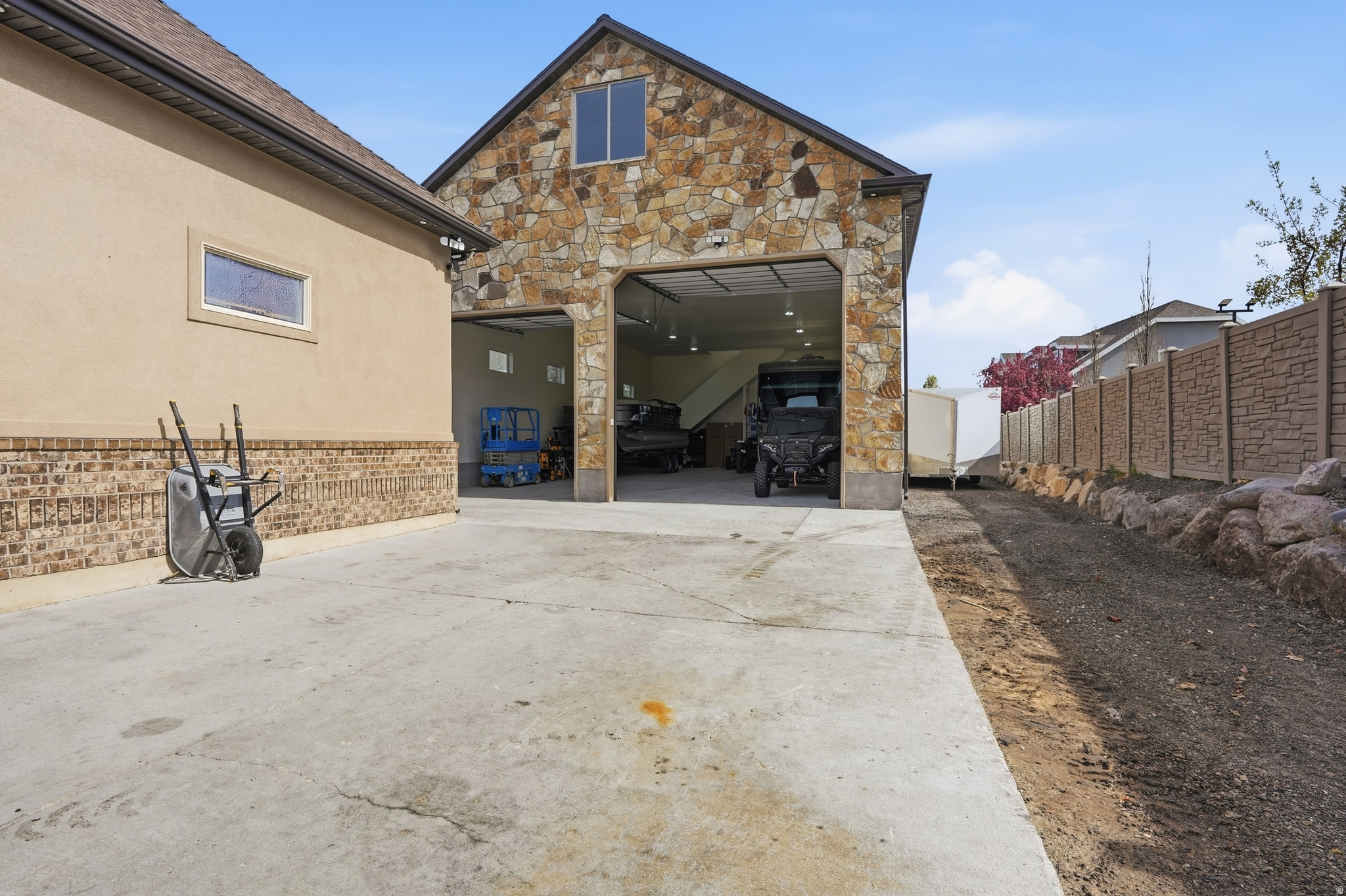 main property photo 60