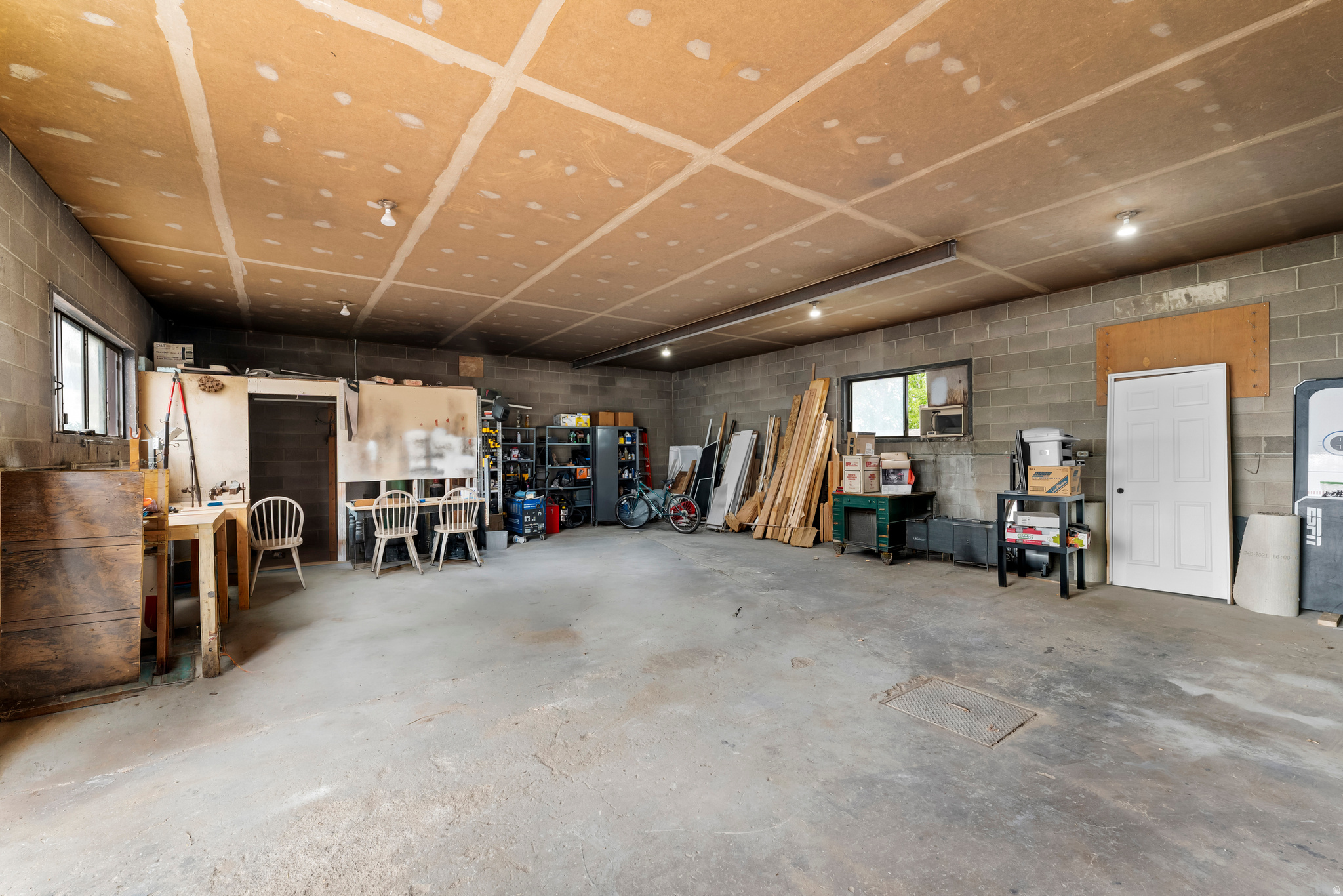 main property photo 34