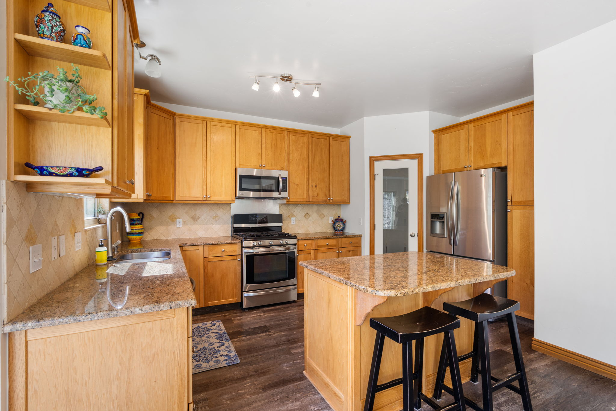 main property photo 8