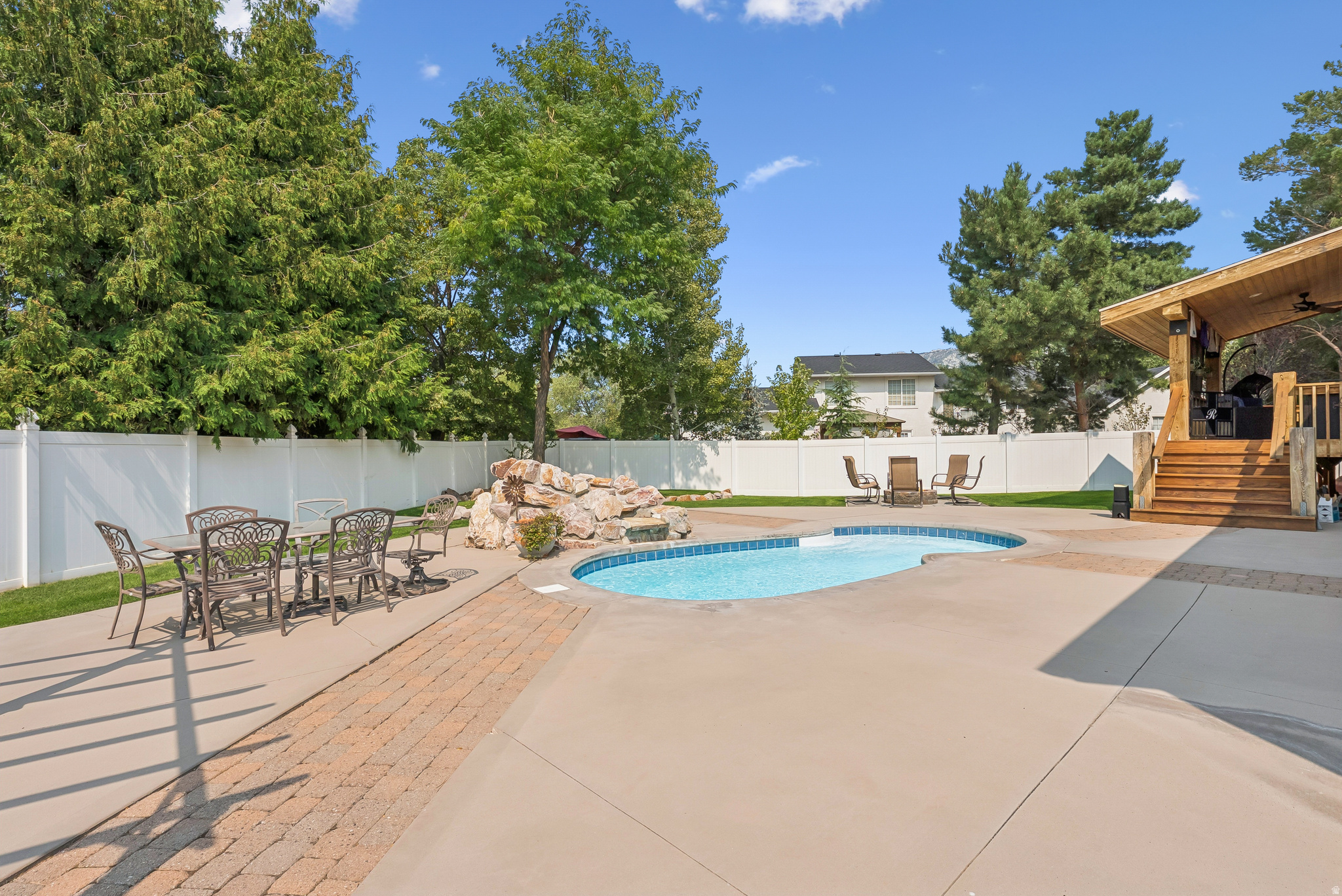 main property photo 50