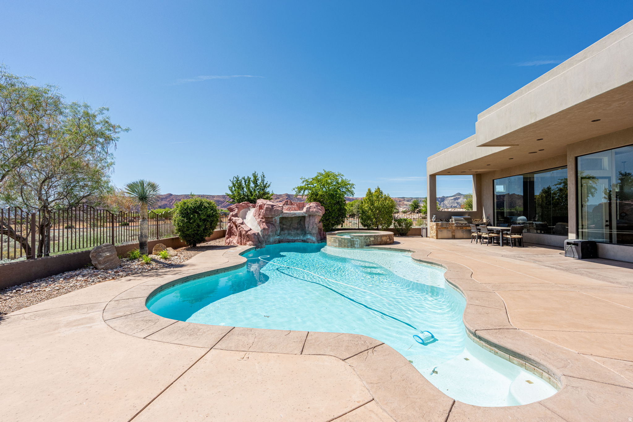 main property photo 37