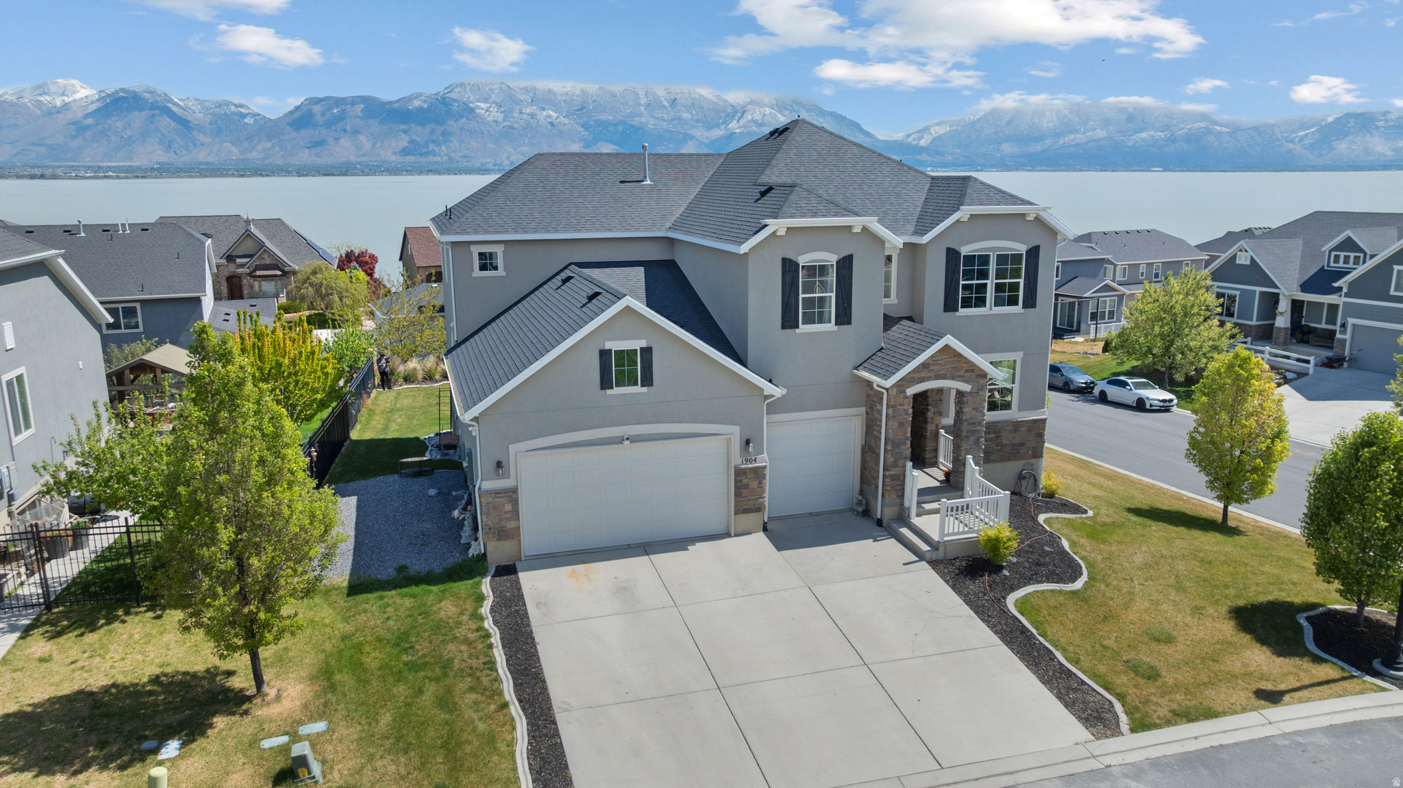 main property photo 40