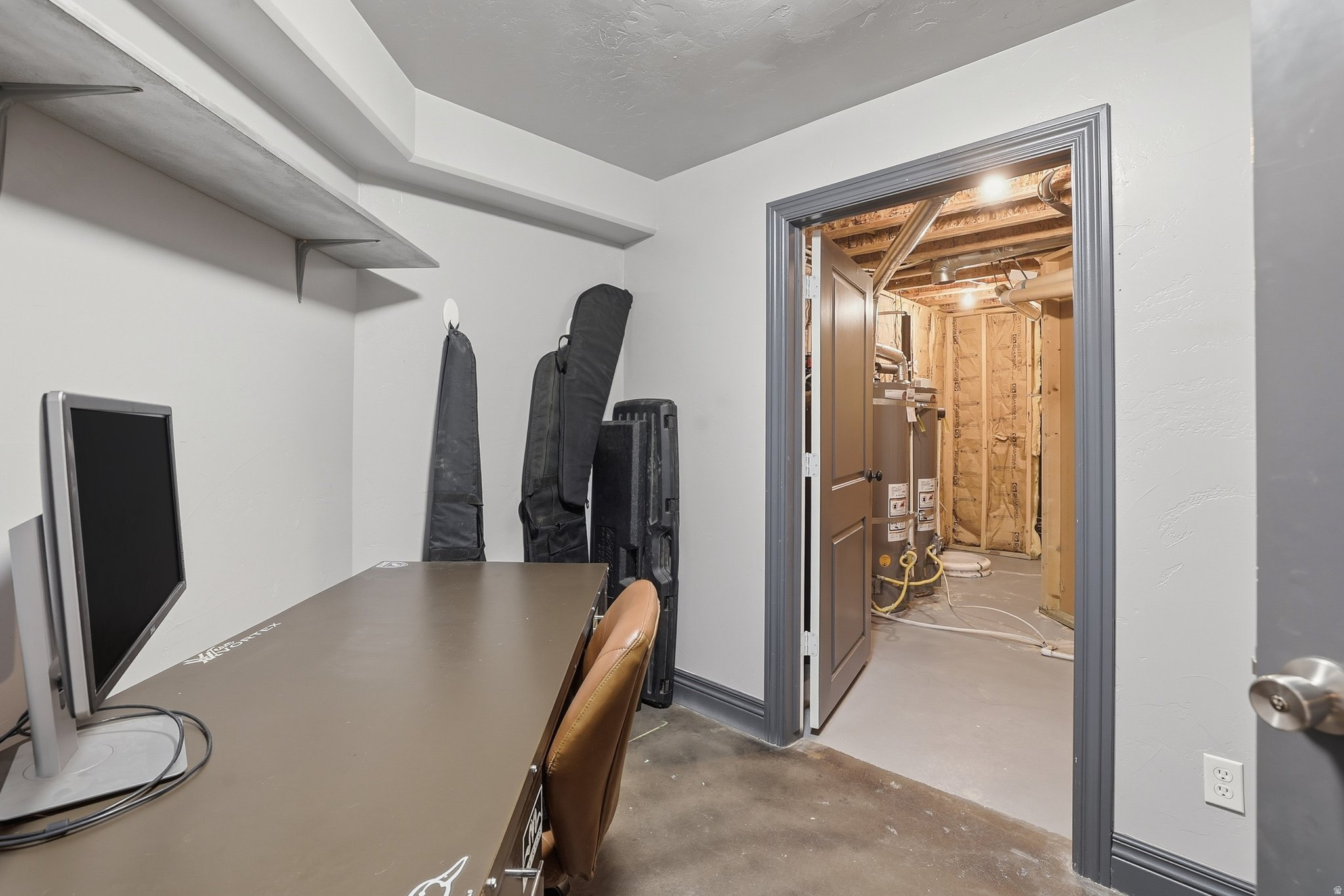 main property photo 28
