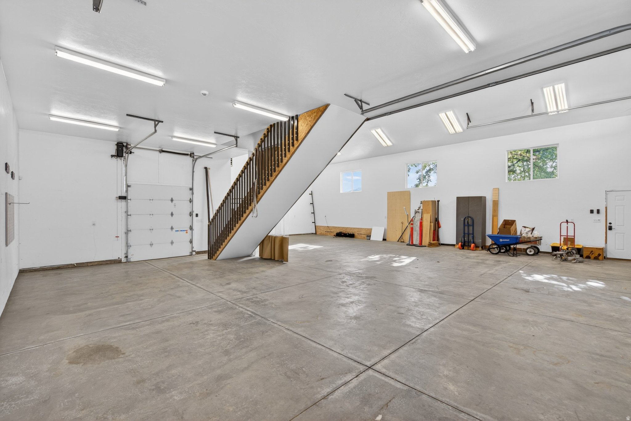 main property photo 94