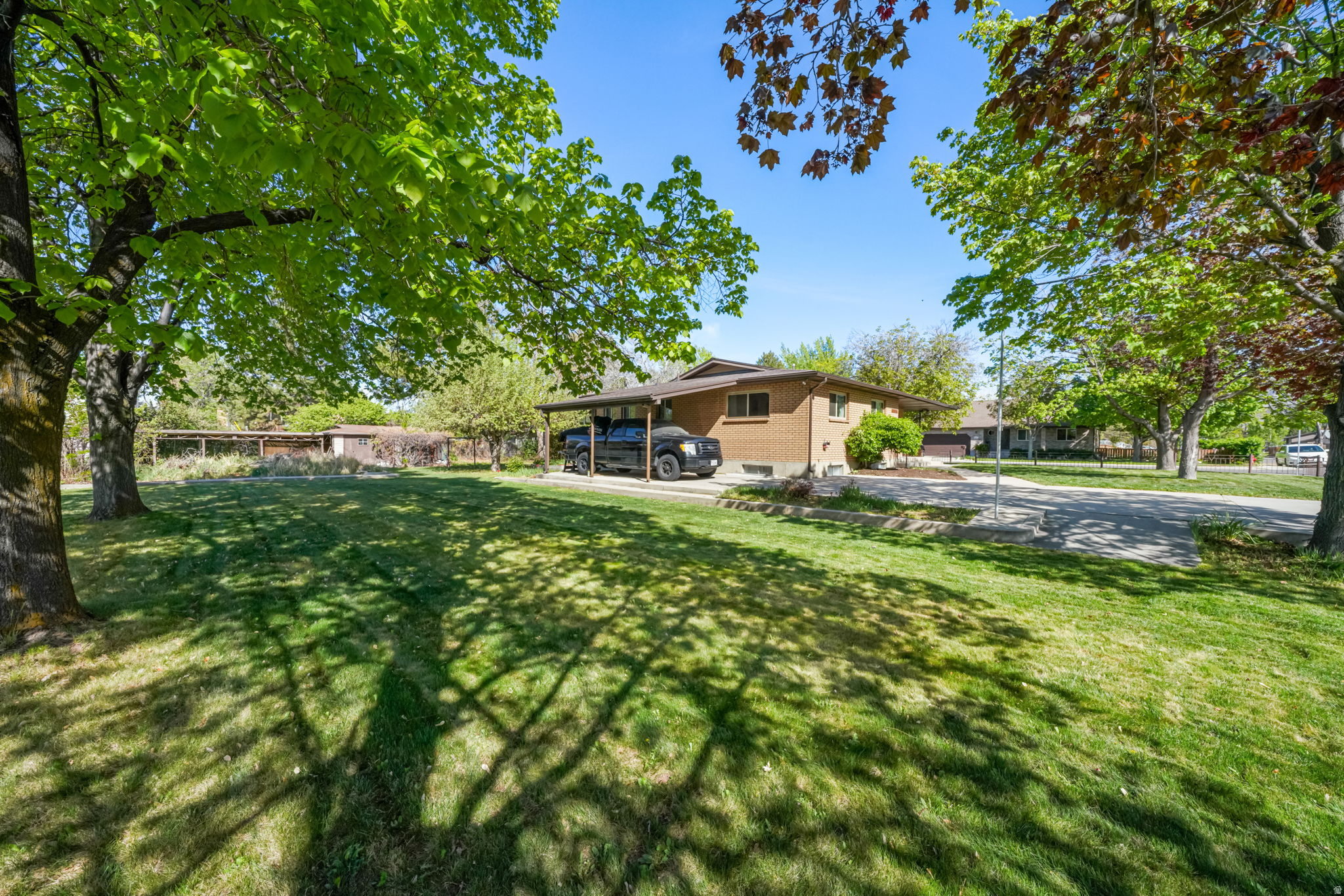 main property photo 28
