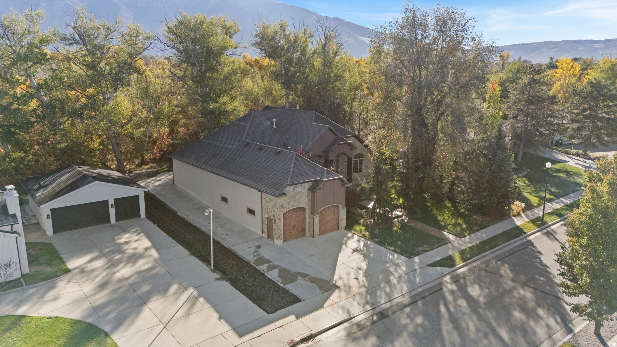 main property photo 33