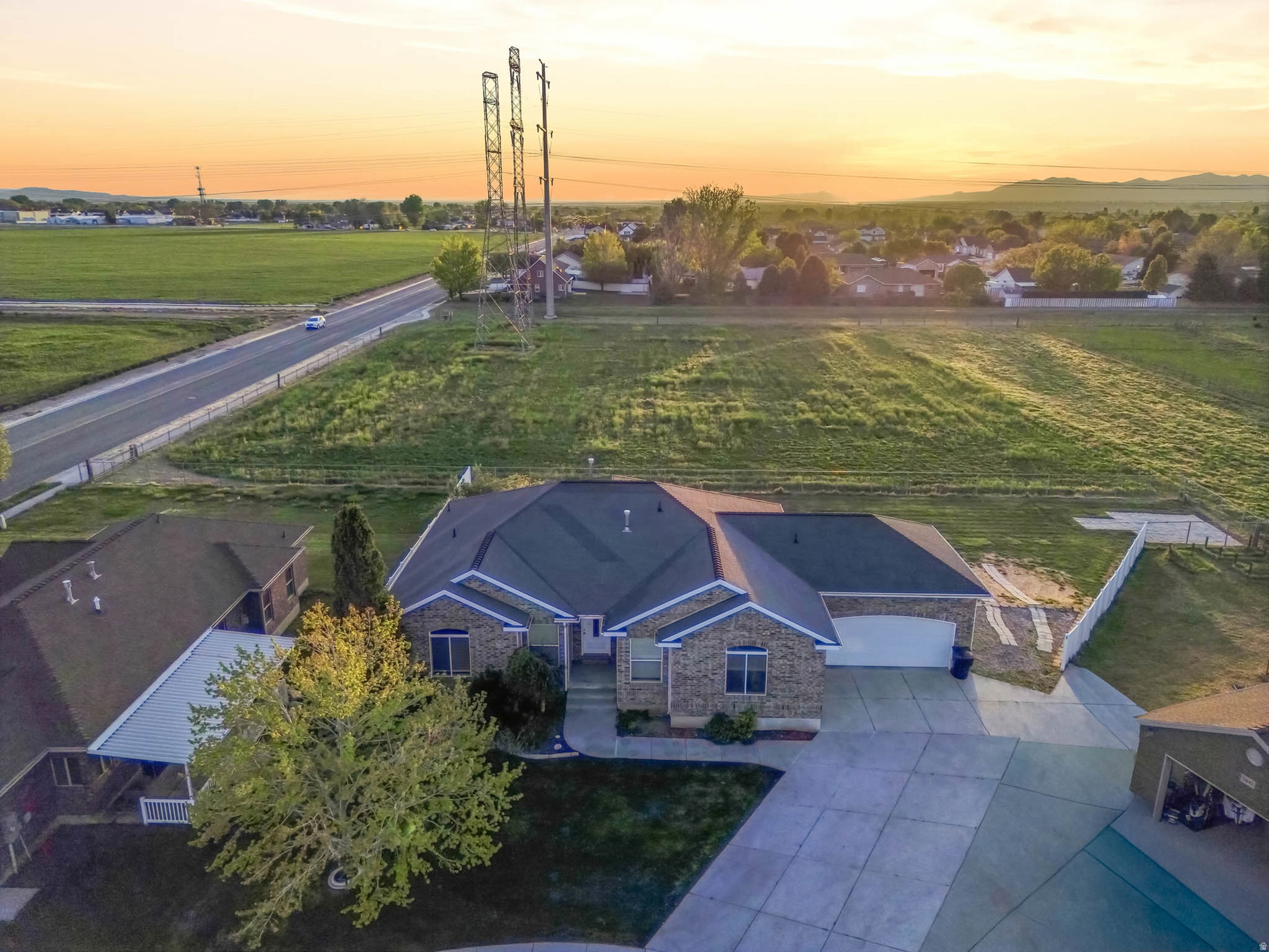 main property photo 28