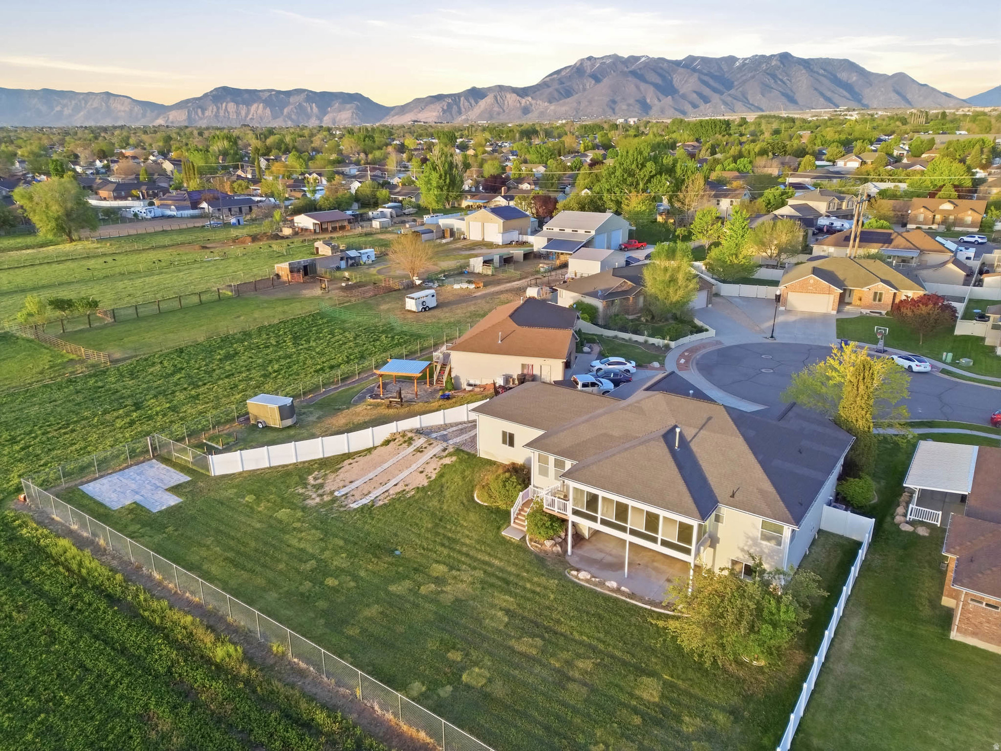 main property photo 30