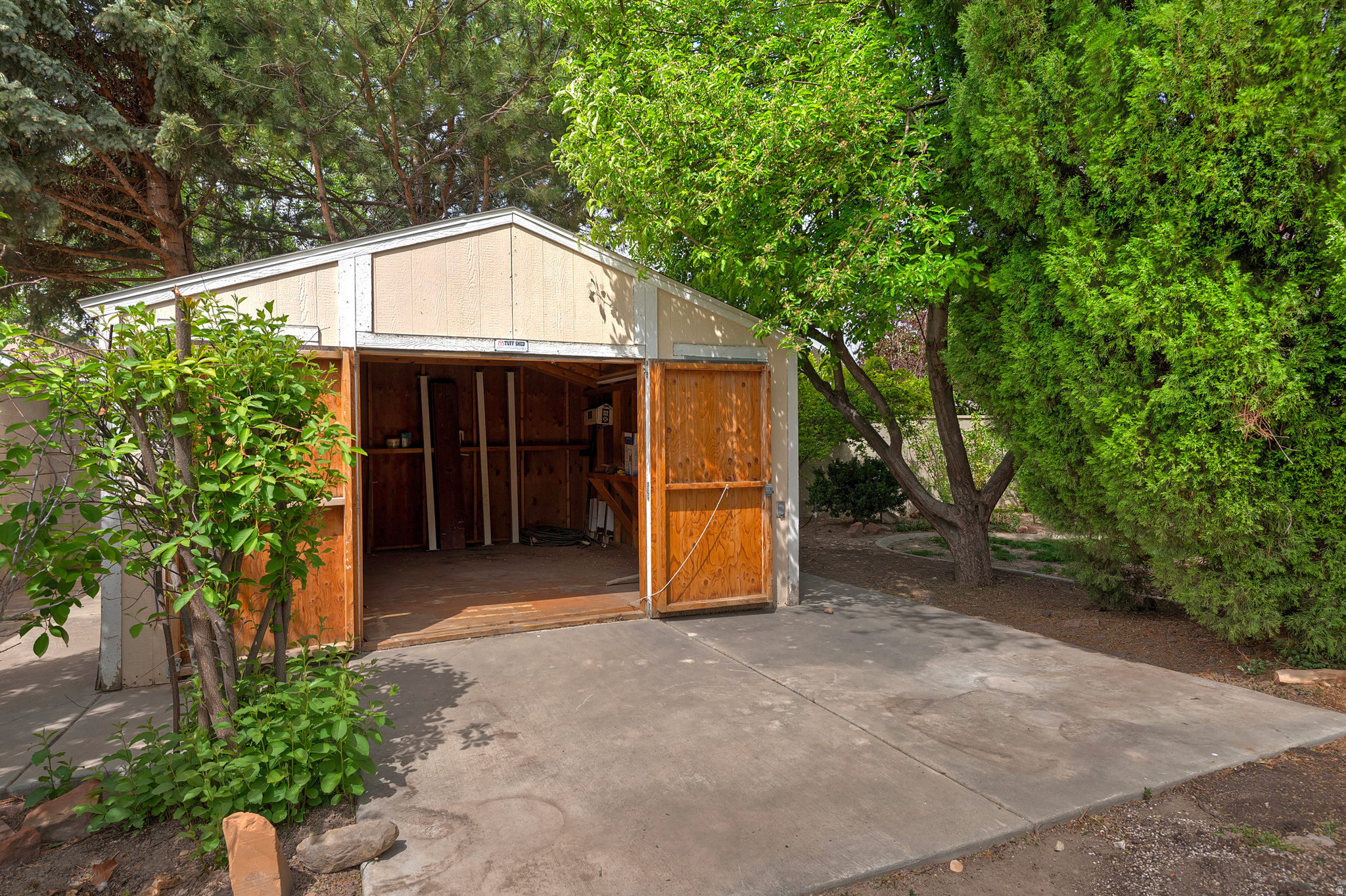 main property photo 25