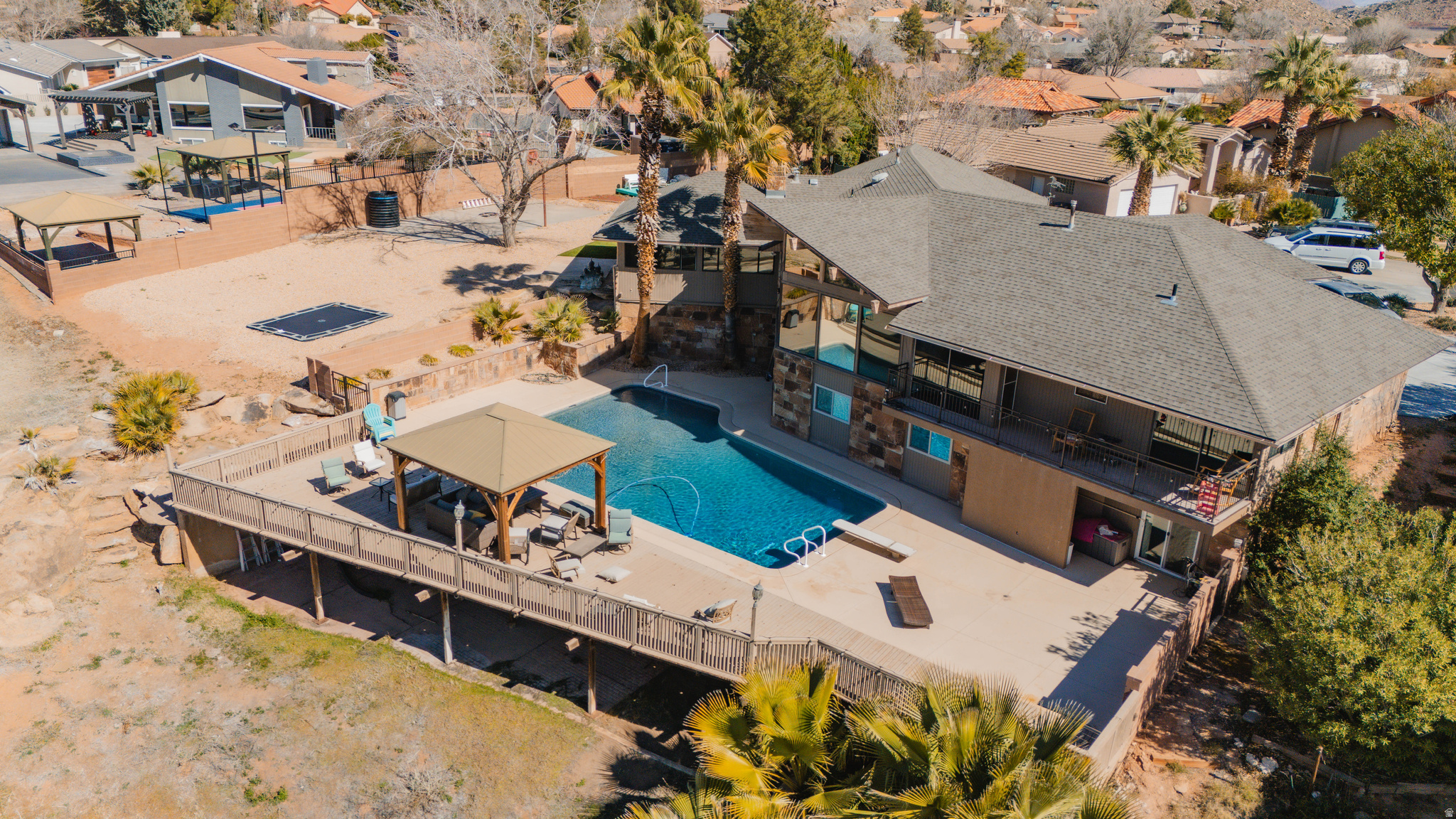 main property photo 50