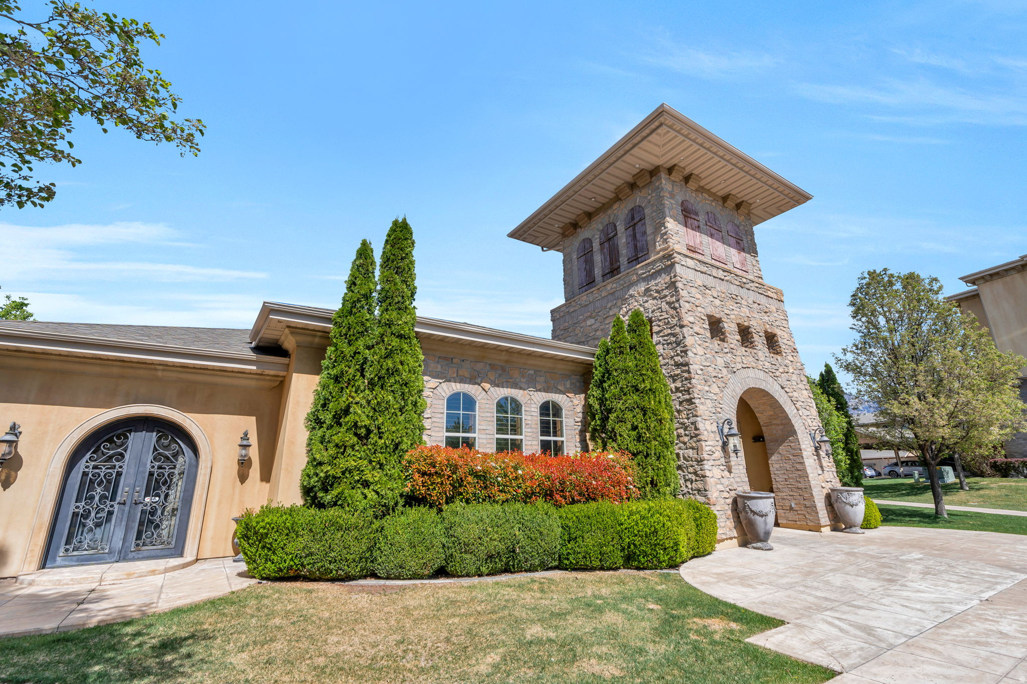 main property photo 28