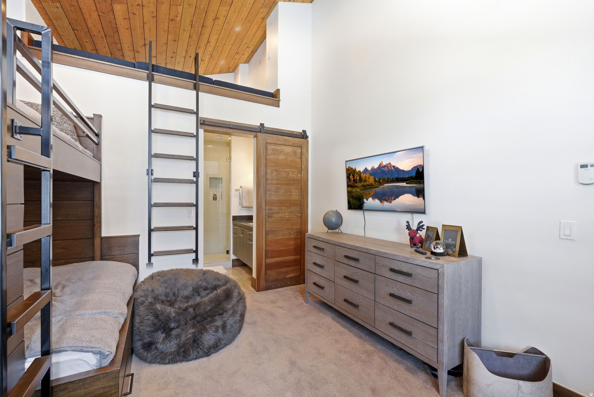 main property photo 50