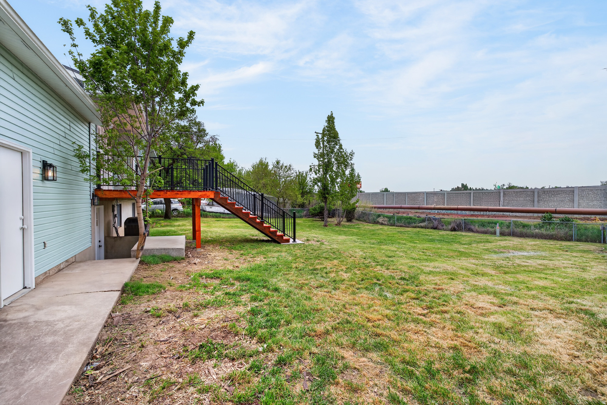 main property photo 23