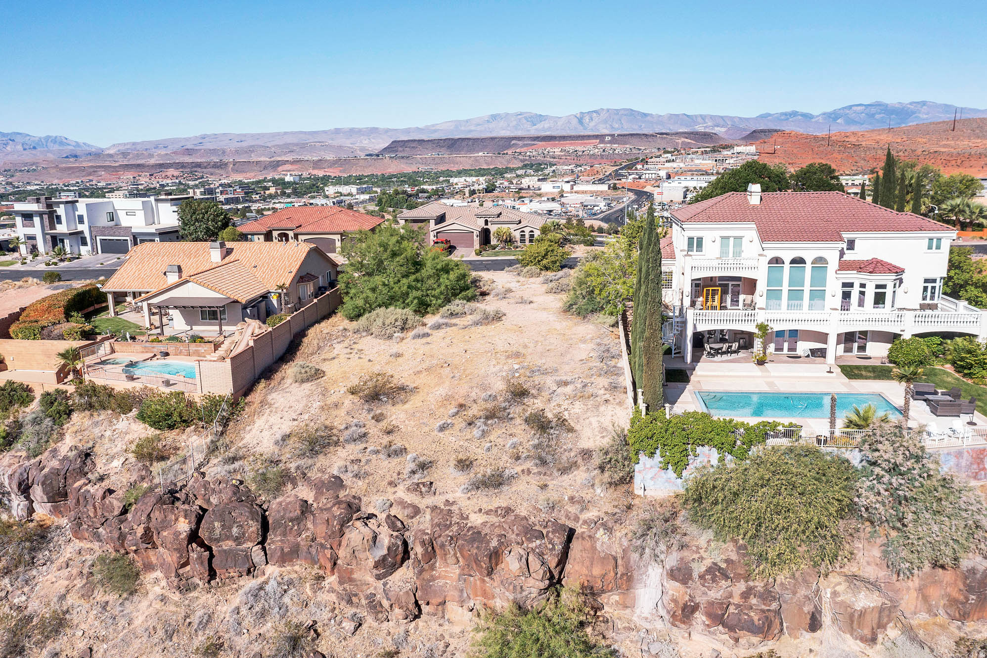 main property photo 5