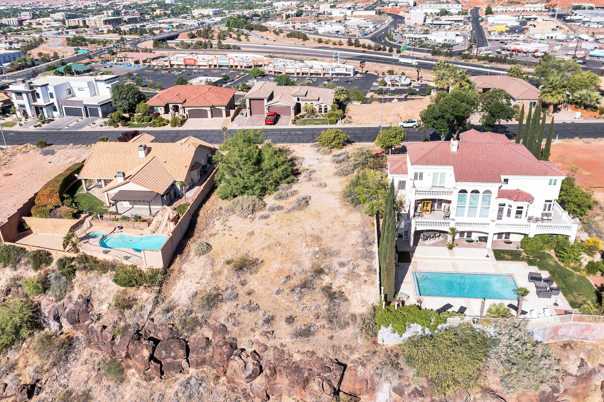 main property photo 6