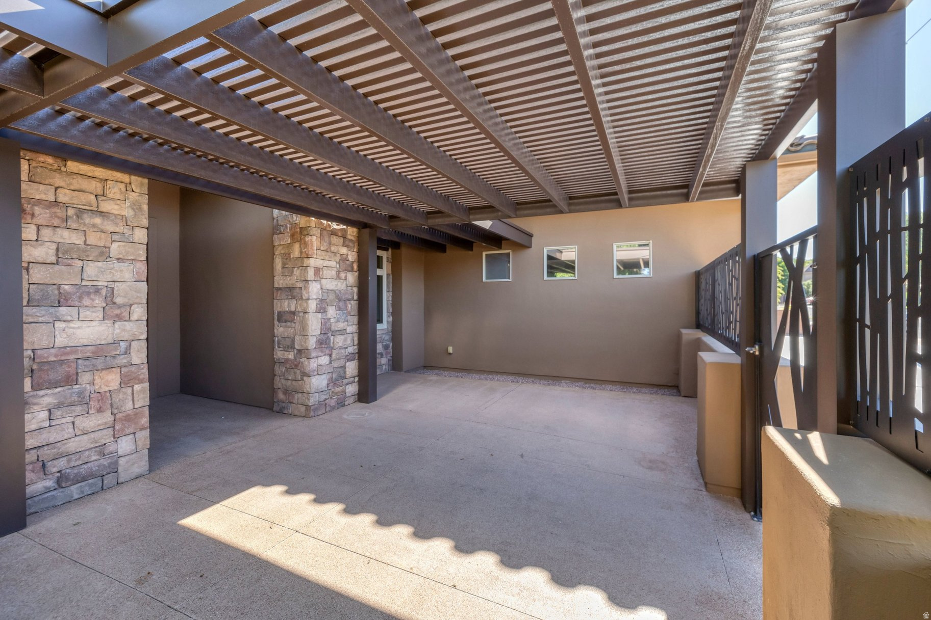main property photo 37