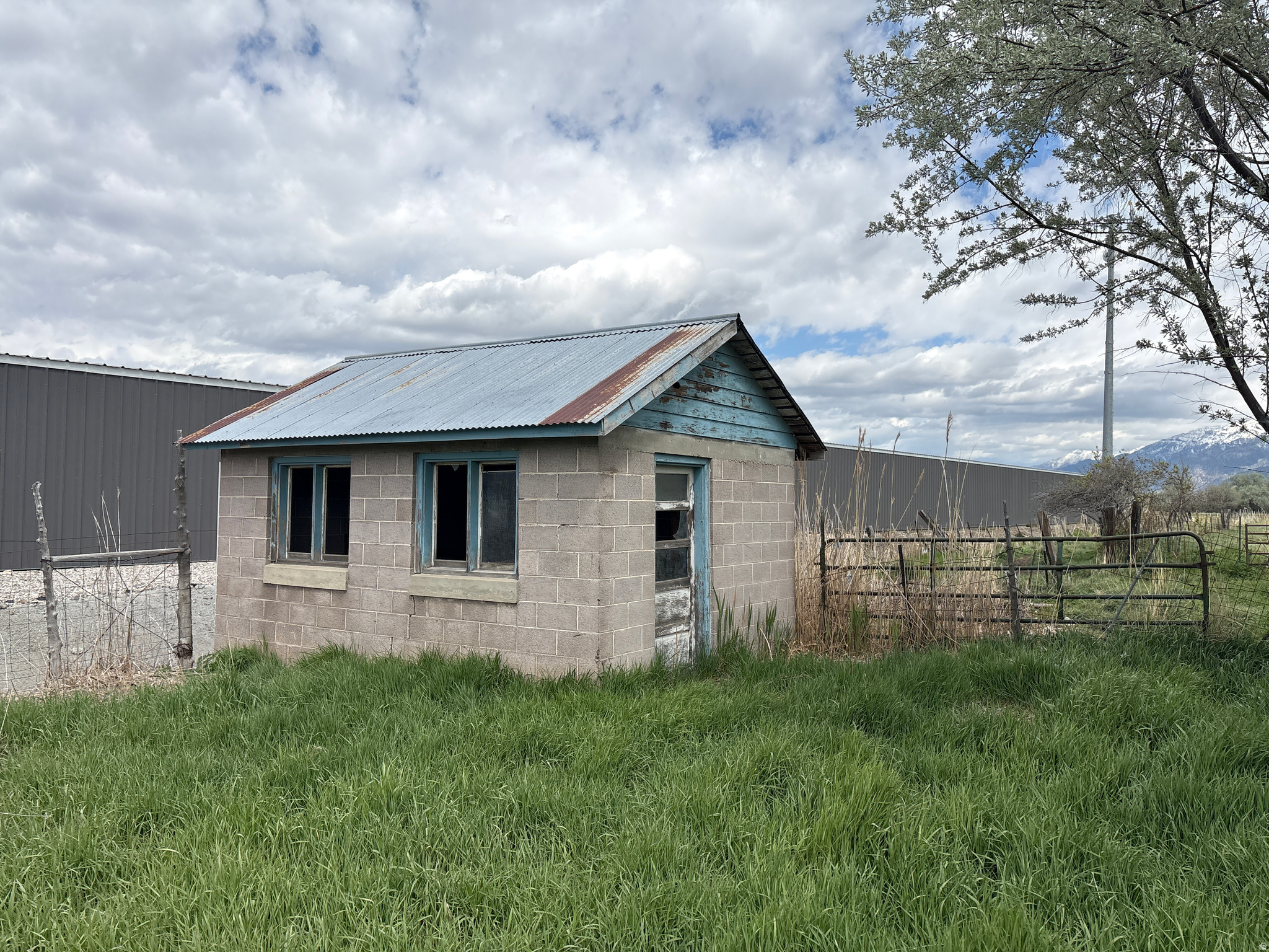 main property photo 28