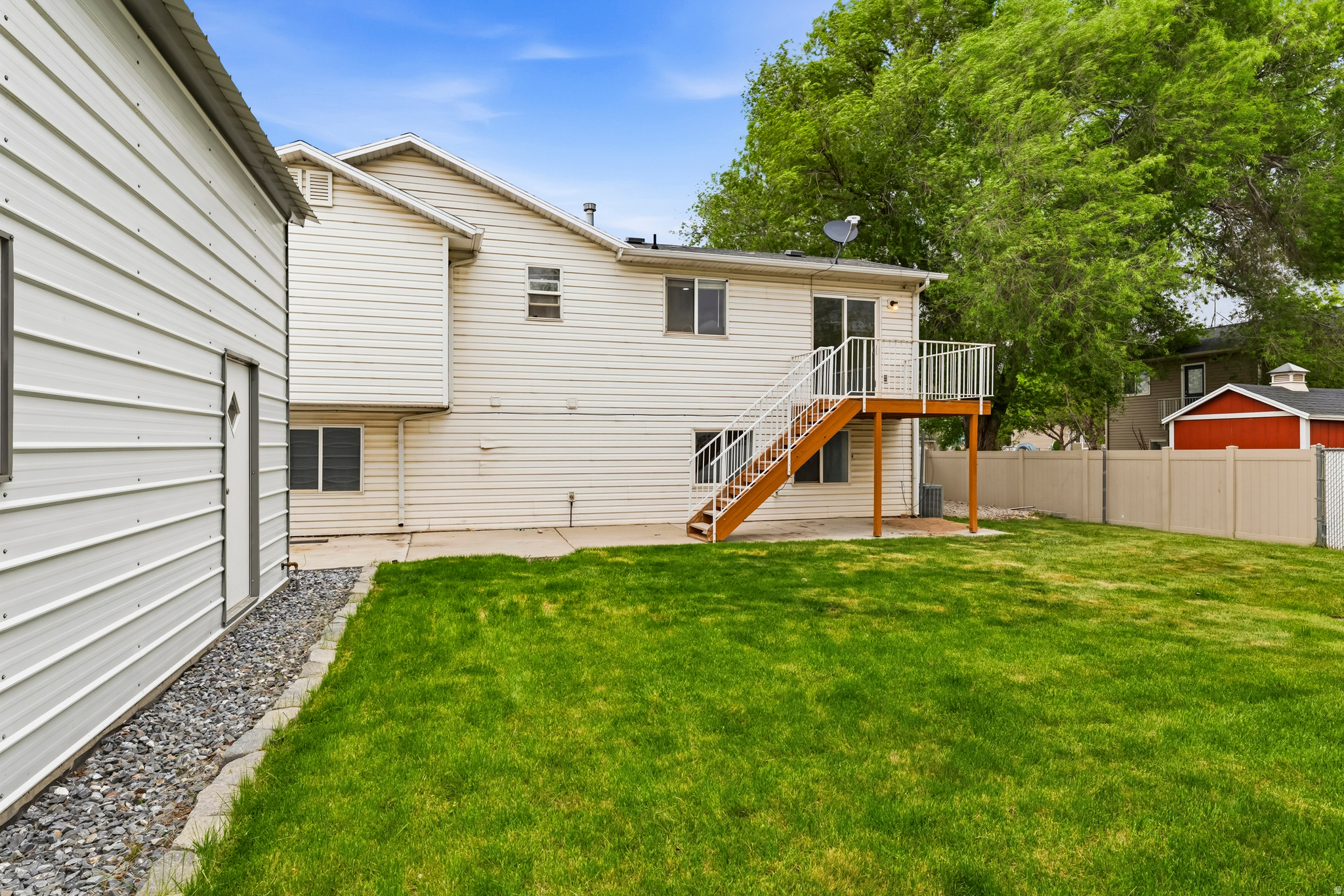 main property photo 28