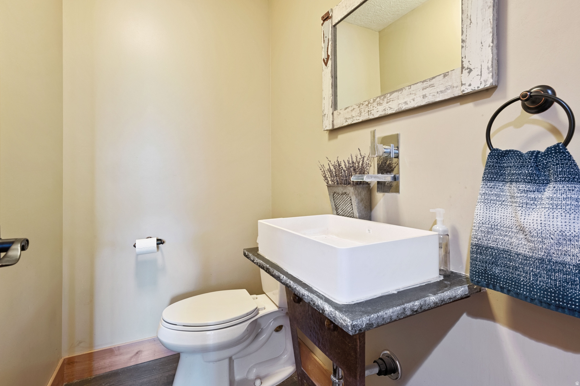 main property photo 16