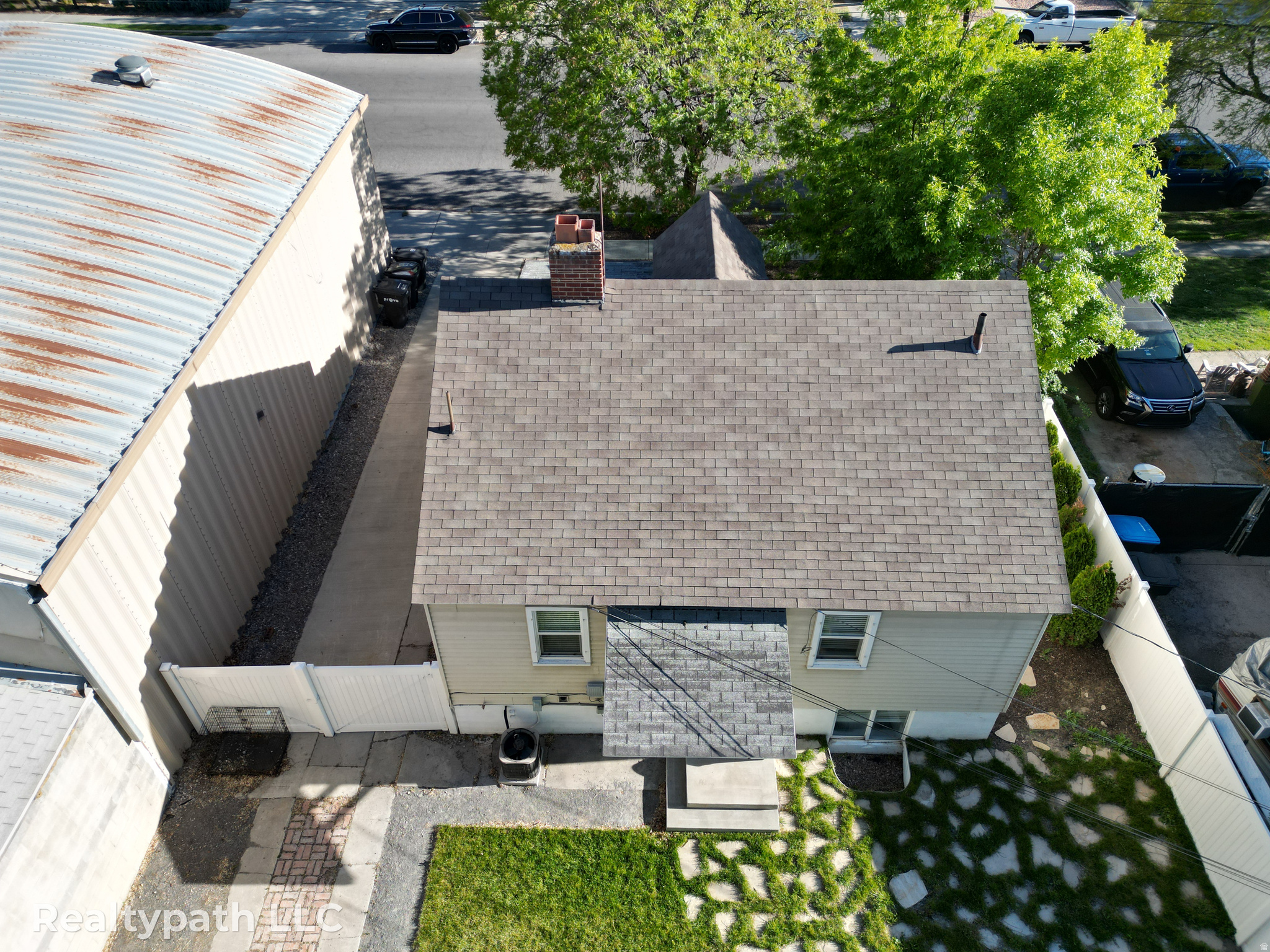 main property photo 37