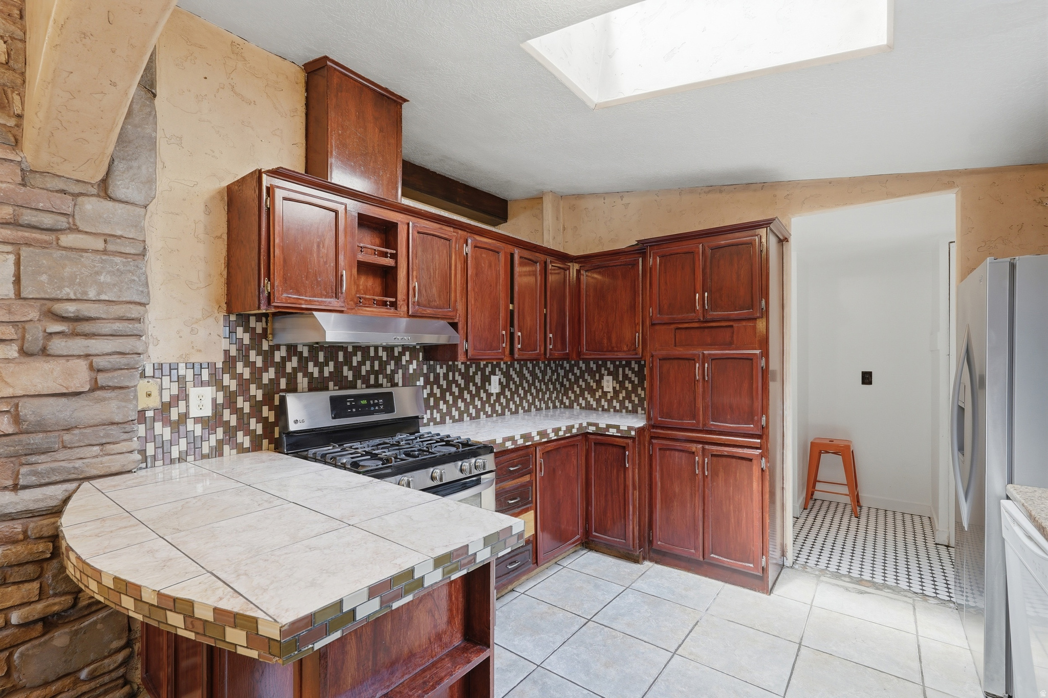 main property photo 6
