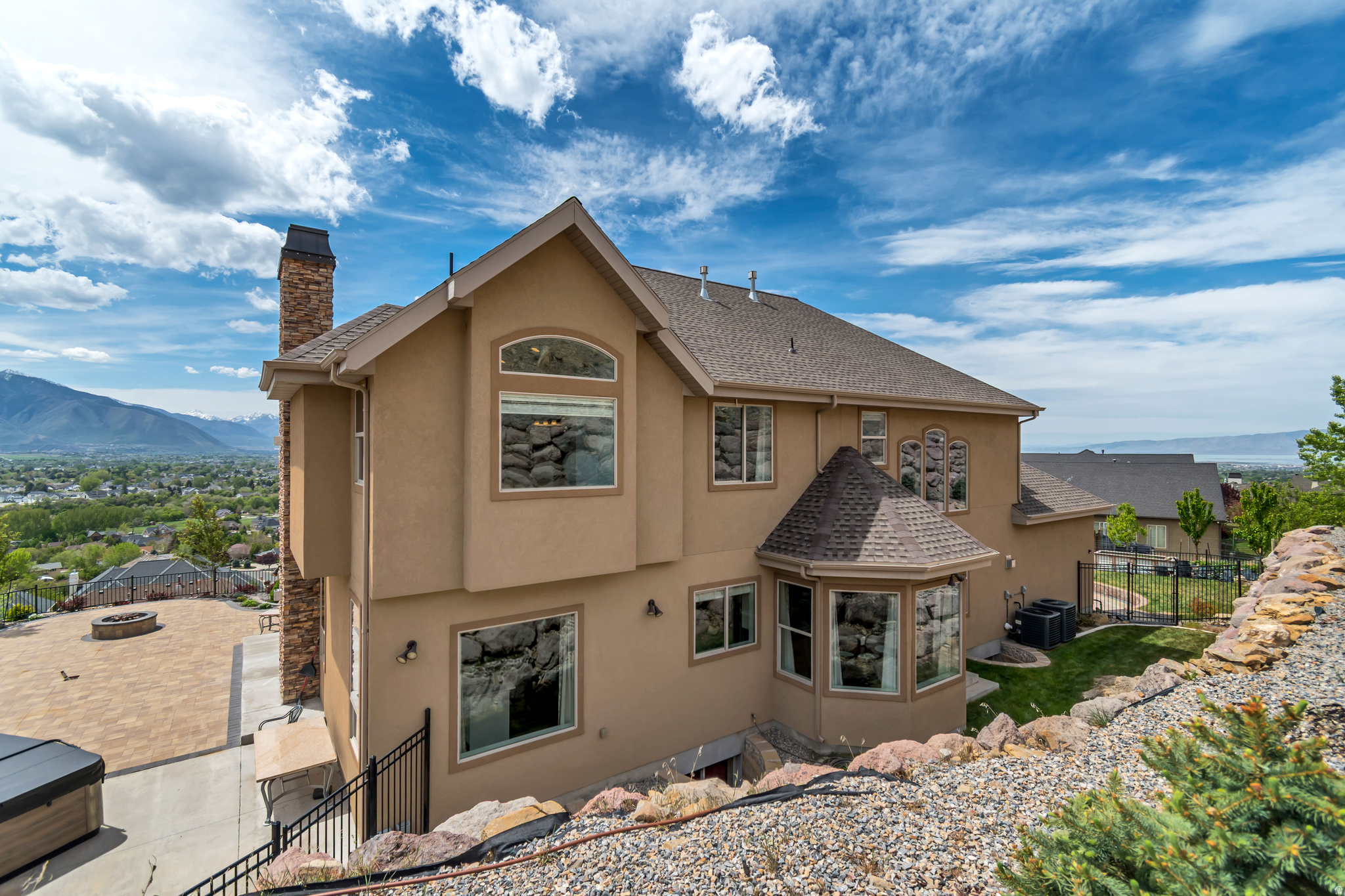 main property photo 10