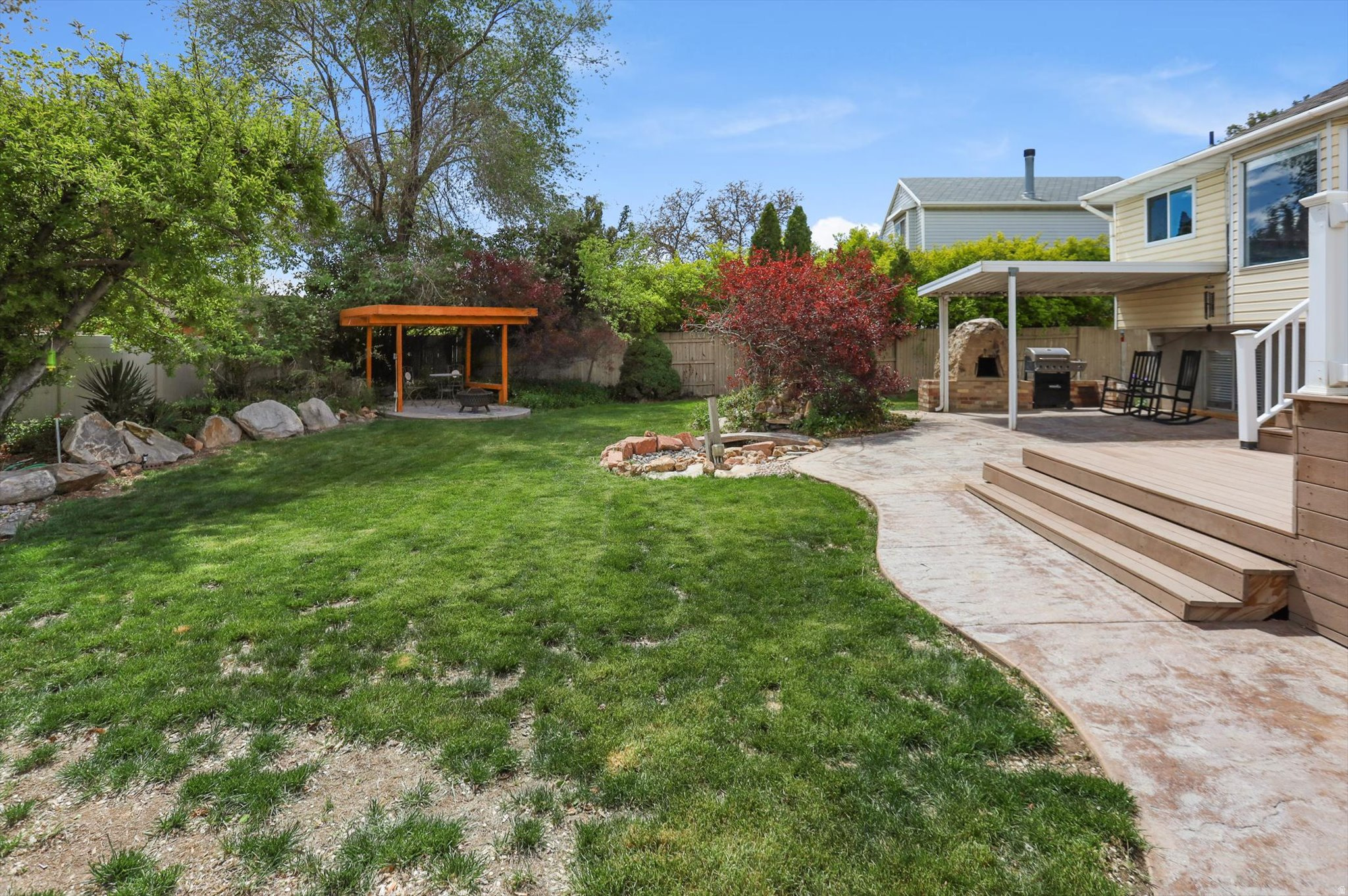 main property photo 32