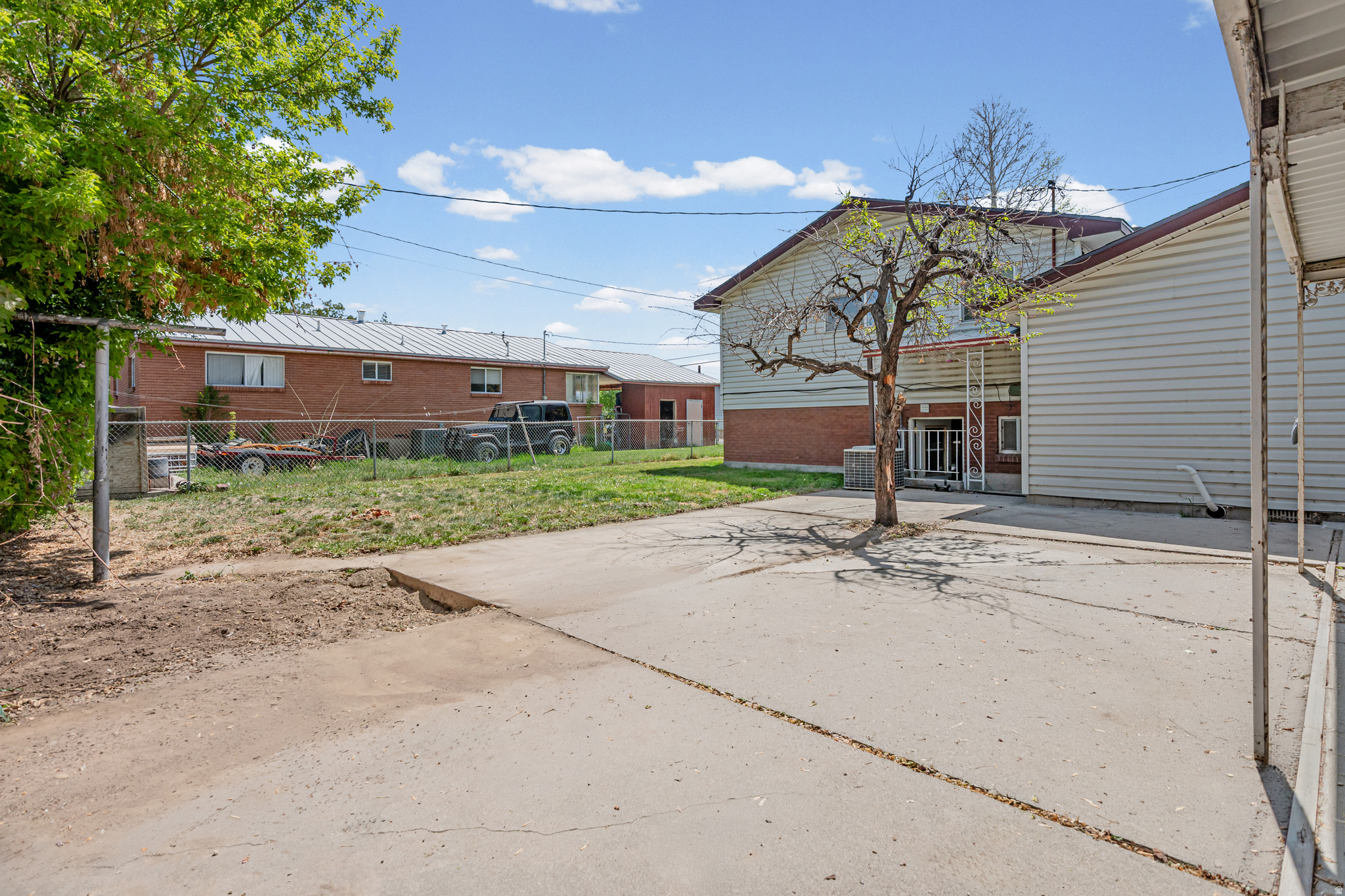 main property photo 28