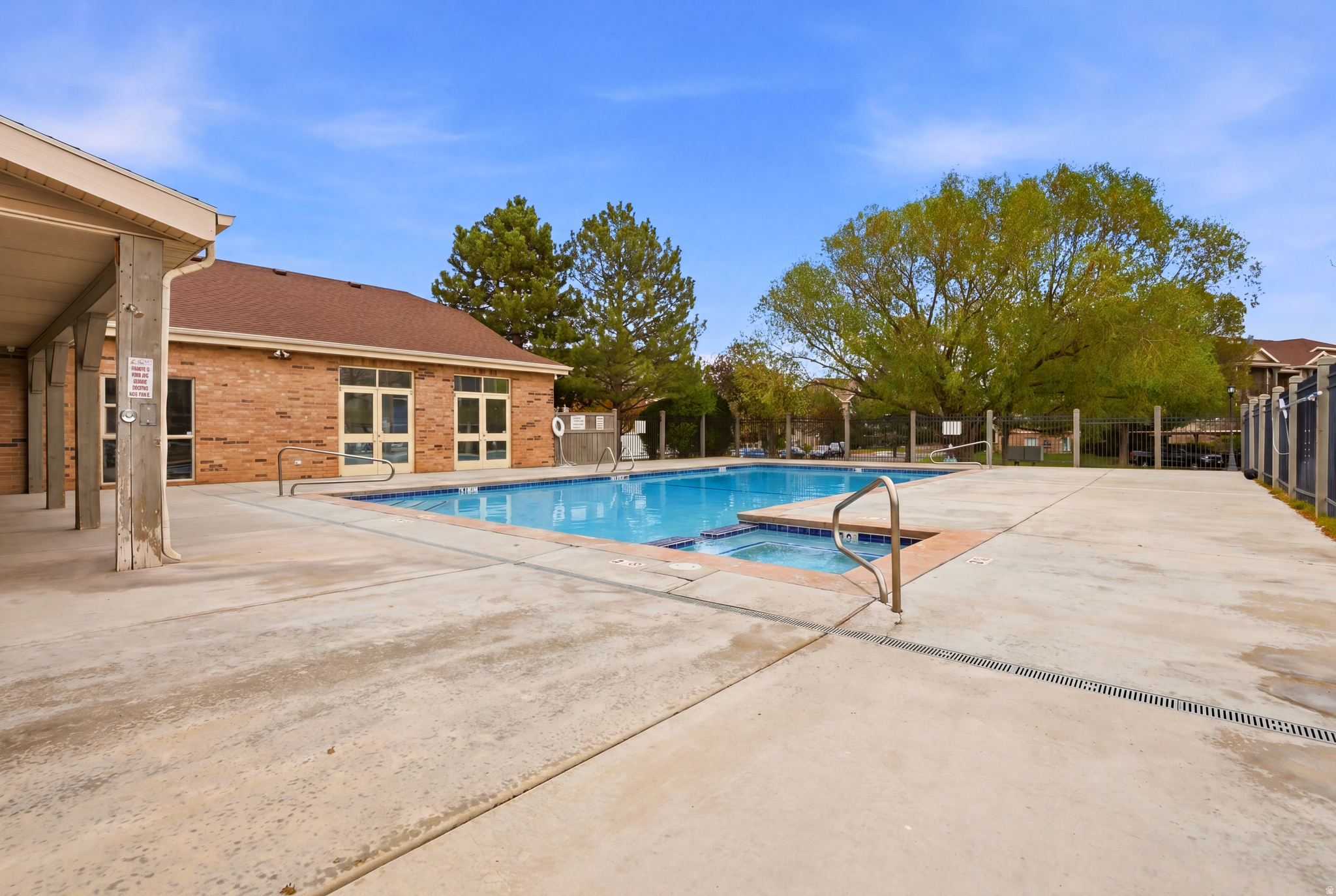 main property photo 16
