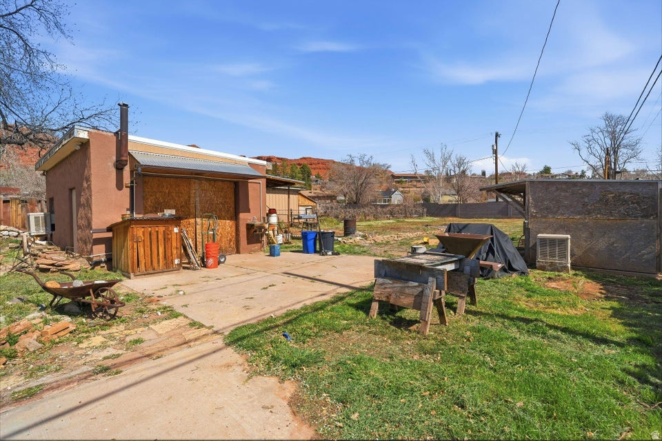 main property photo 28