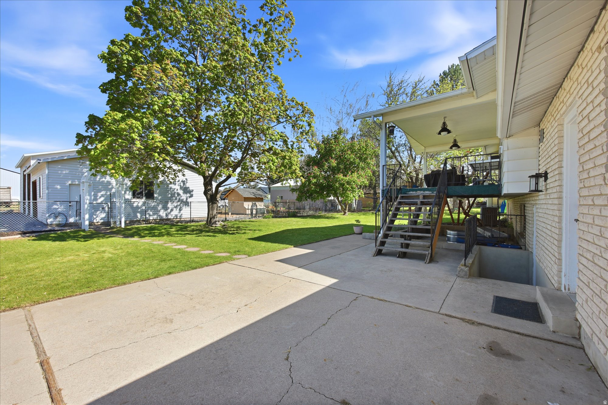 main property photo 25