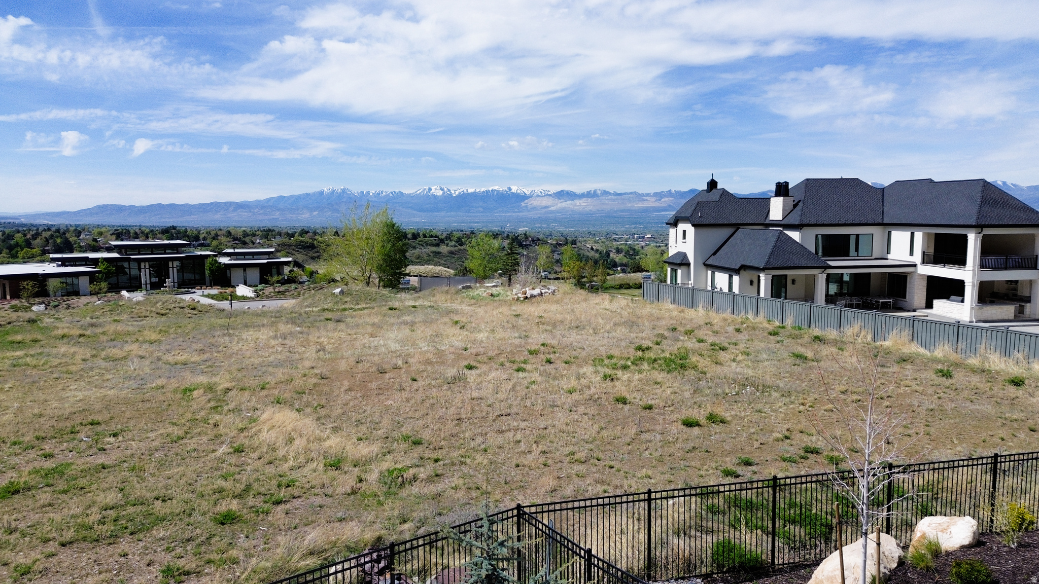 main property photo 11