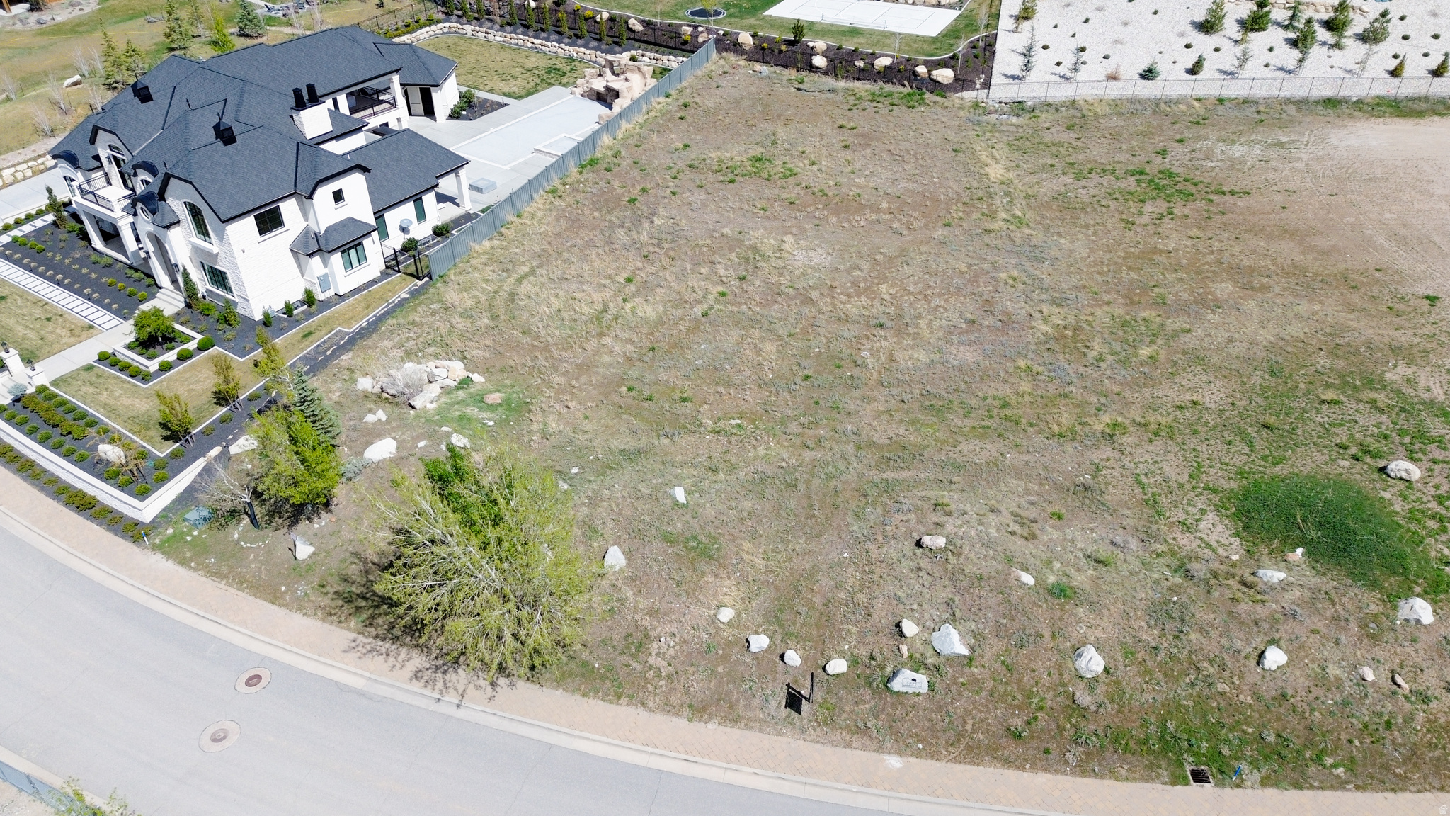 main property photo 19