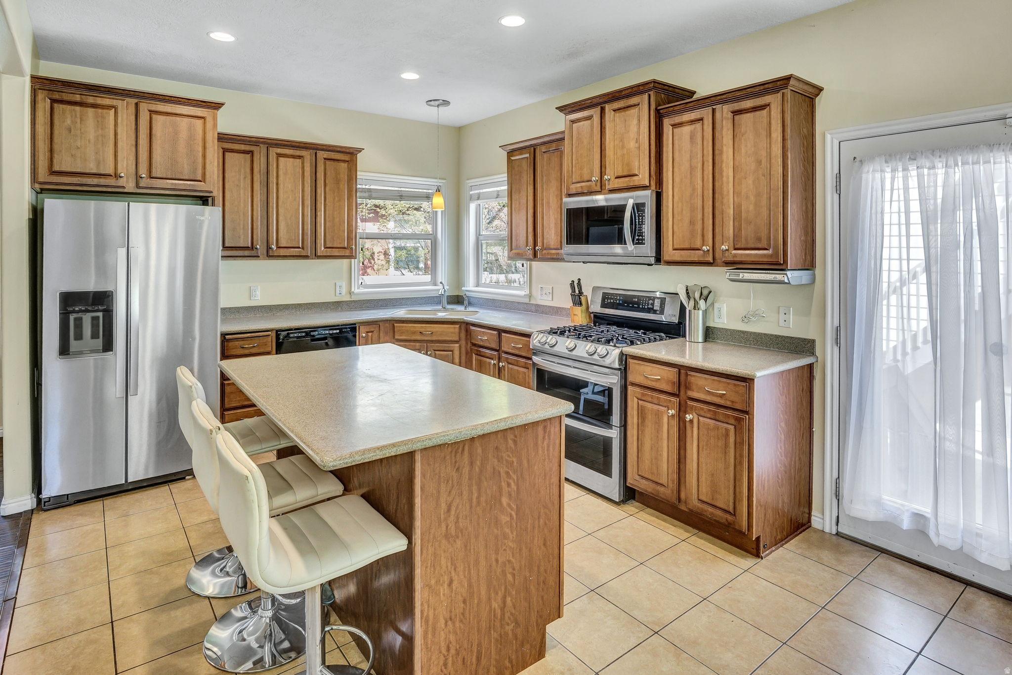 main property photo 10